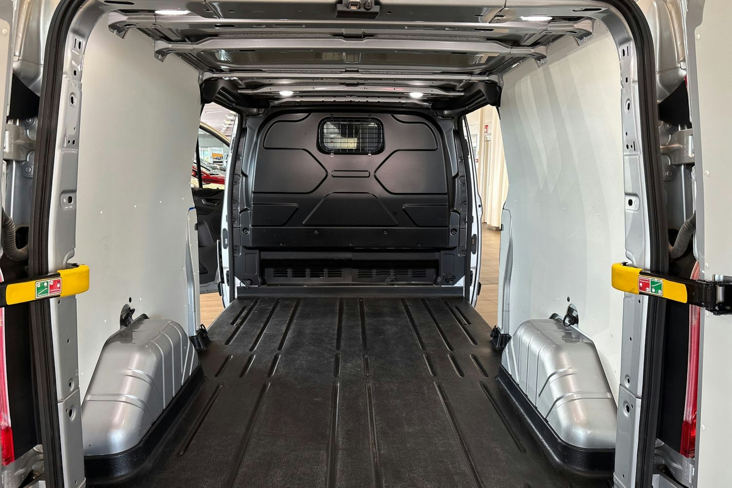 Harmaa Ford Transit Custom 2023 kuva 23.