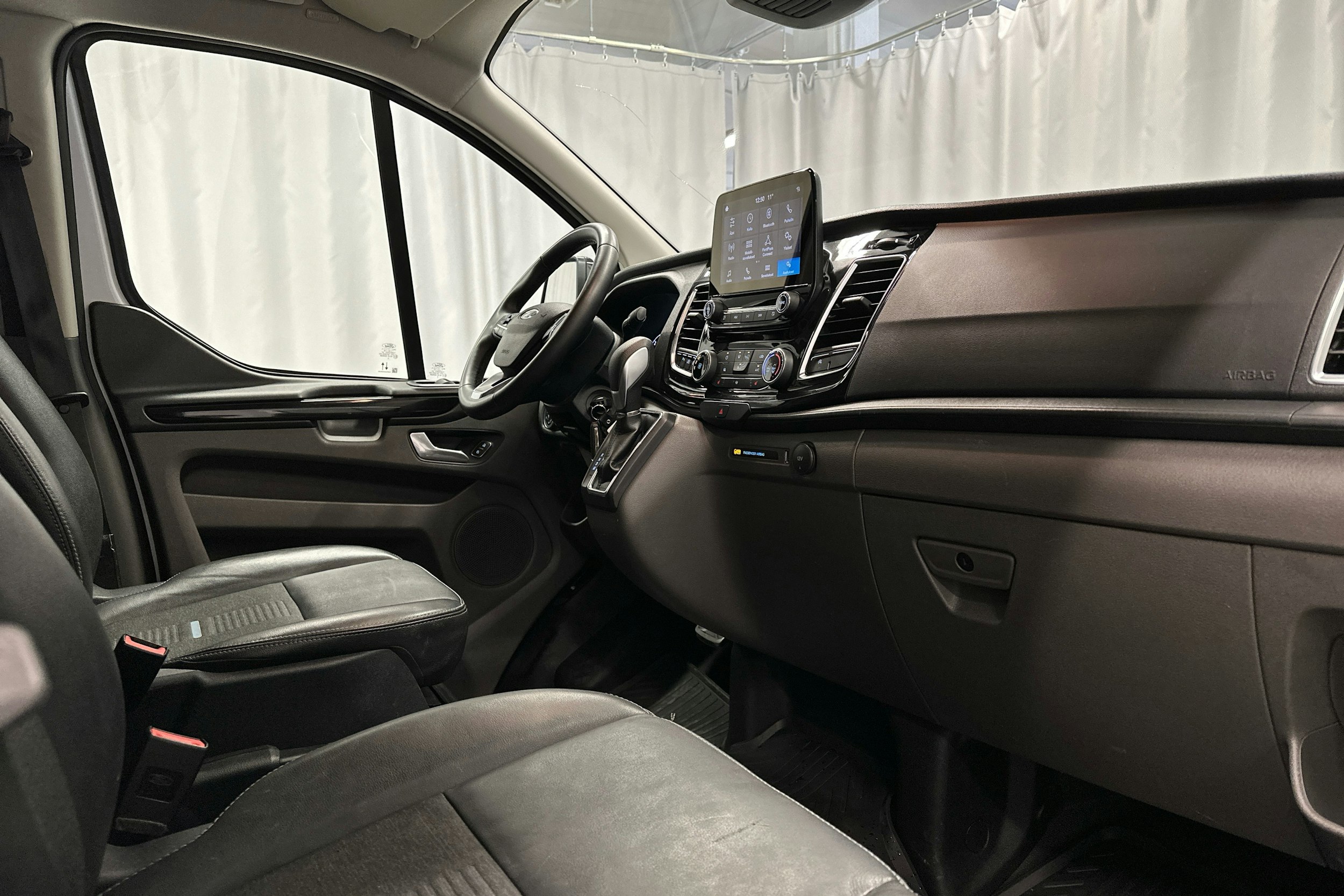 valkoinen Ford Transit Custom 2023 kuva 6.