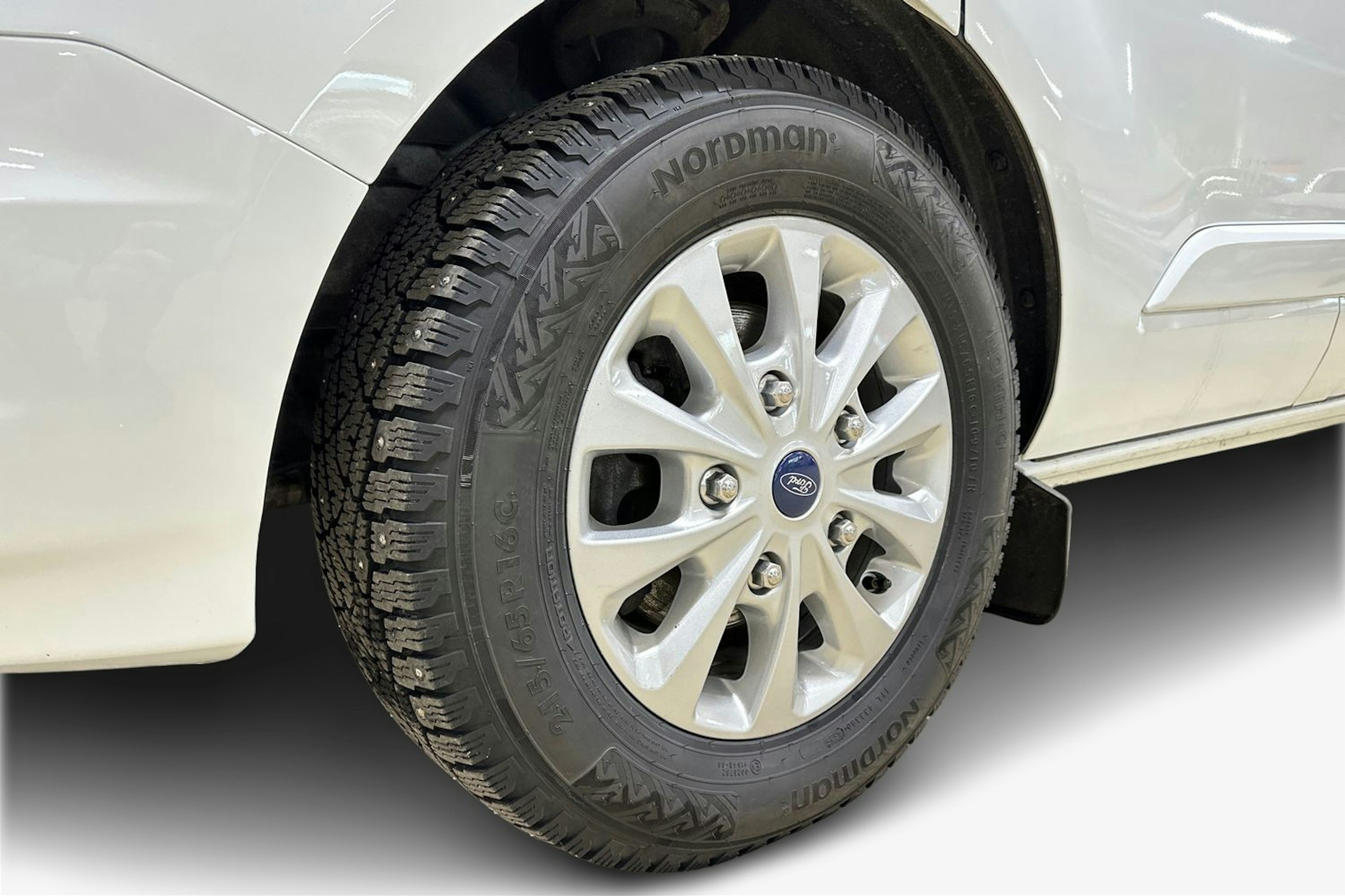 valkoinen Ford Transit Custom 2023 kuva 12.