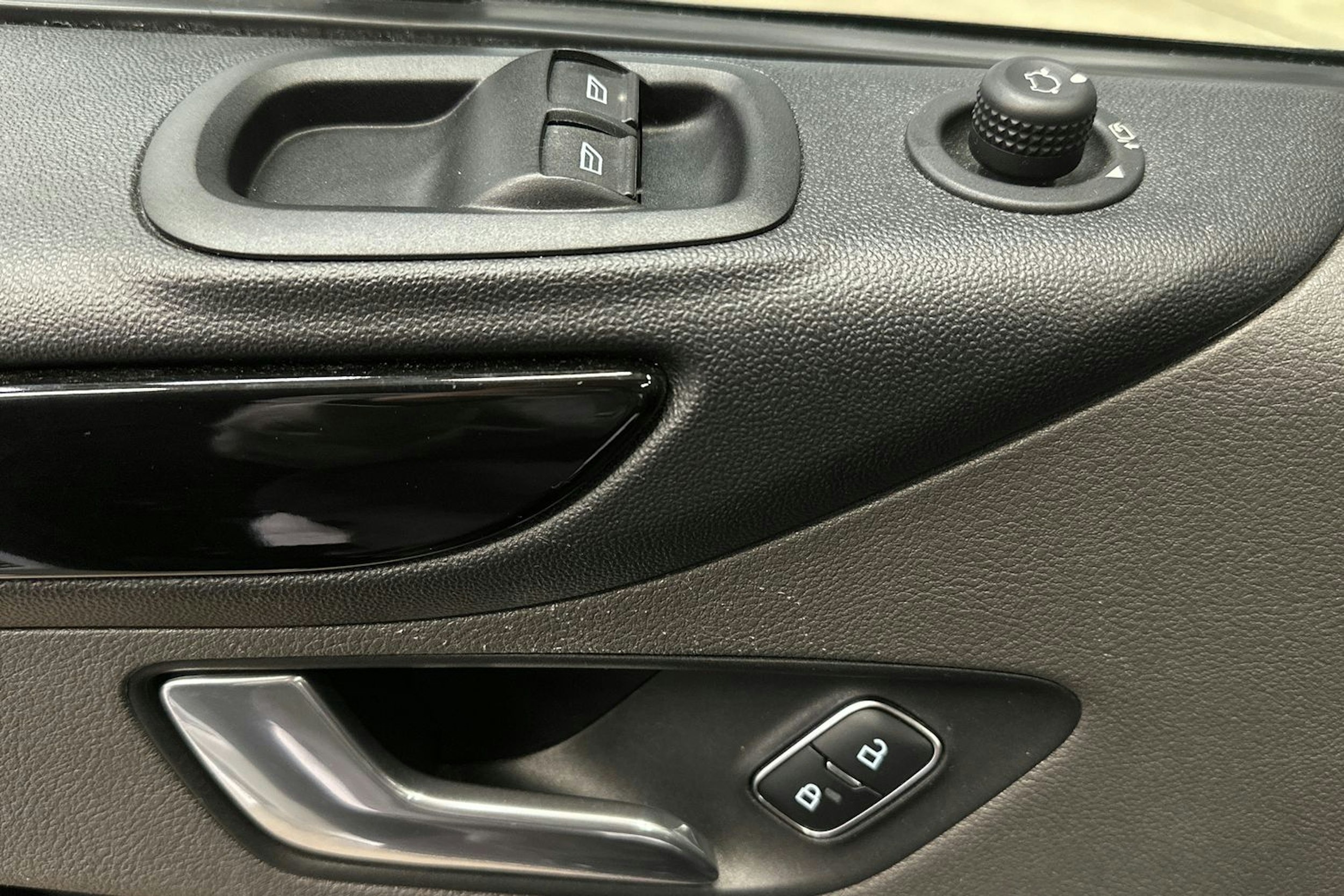 valkoinen Ford Transit Custom 2023 kuva 13.