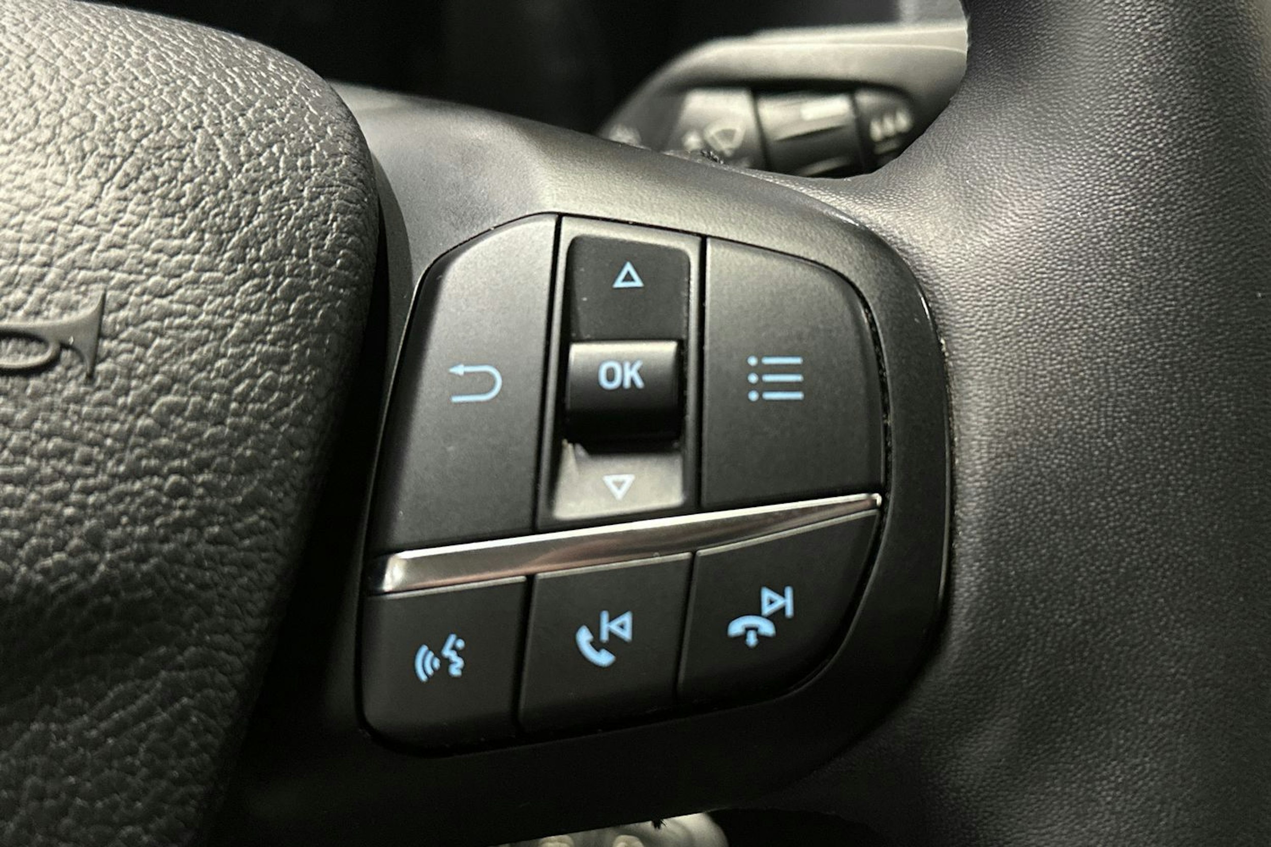 valkoinen Ford Transit Custom 2023 kuva 17.