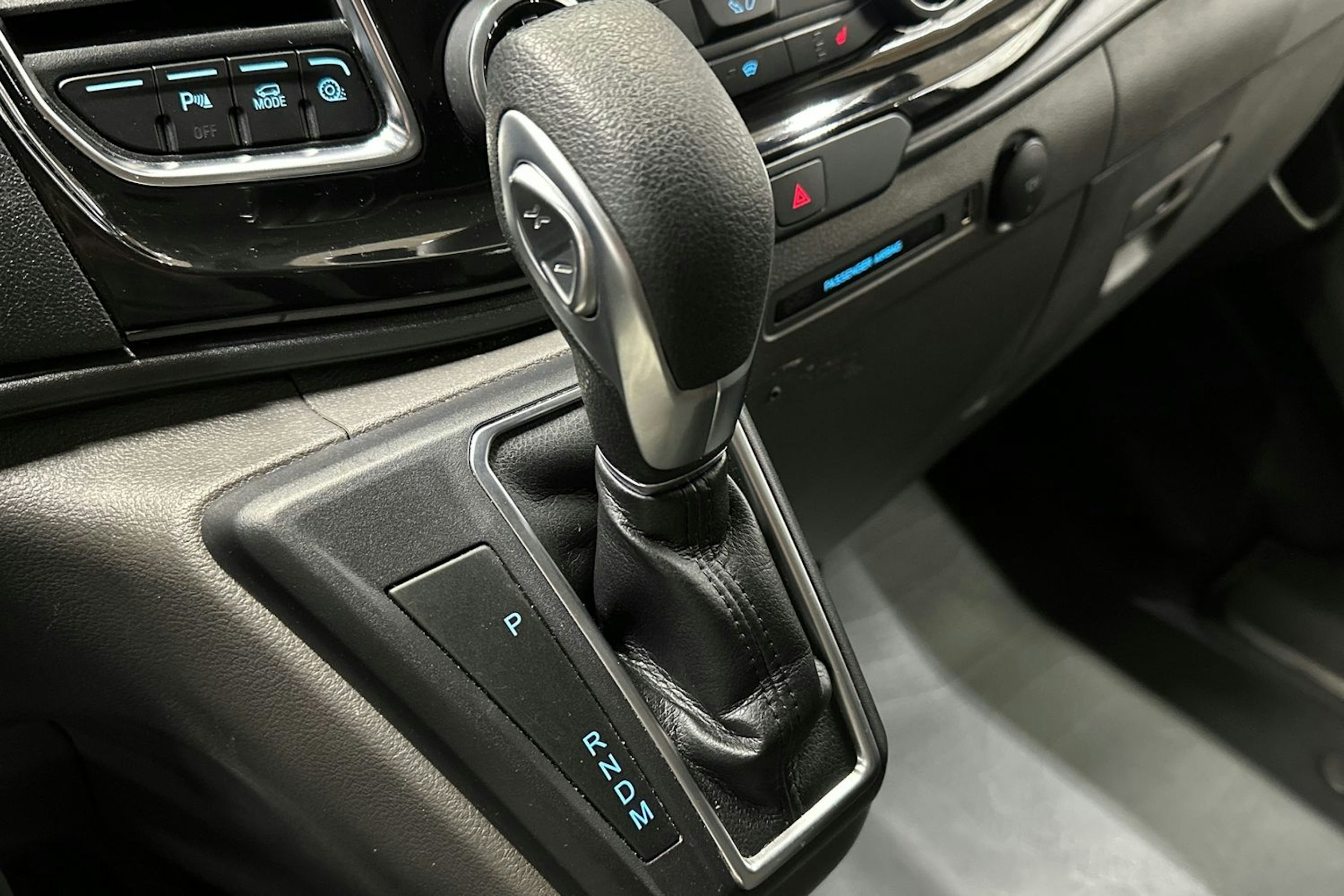 valkoinen Ford Transit Custom 2023 kuva 25.