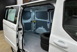 valkoinen Ford Transit Custom 2023 kuva 26.