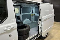valkoinen Ford Transit Custom 2023 kuva 29.