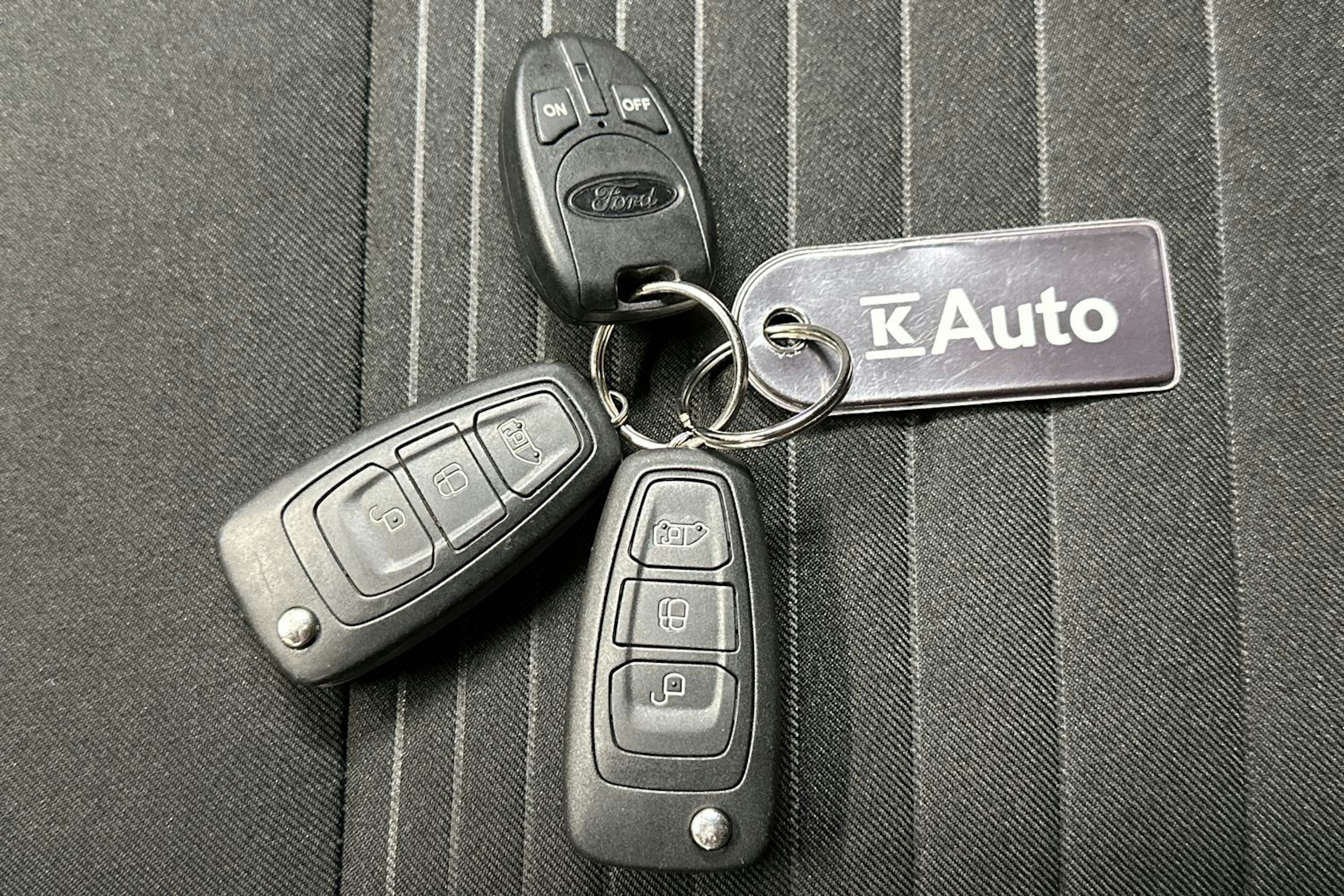 valkoinen Ford Transit Custom 2023 kuva 32.