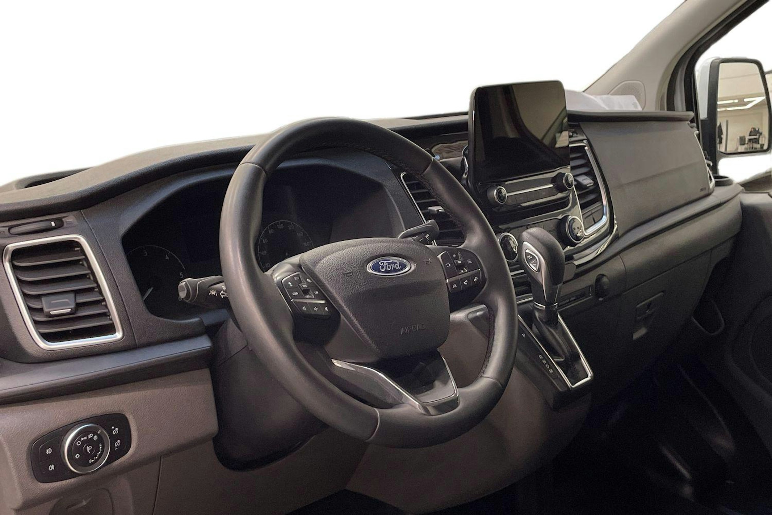 valkoinen Ford Transit Custom 2023 kuva 9.