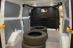 valkoinen Ford Transit Custom 2023 kuva 16.