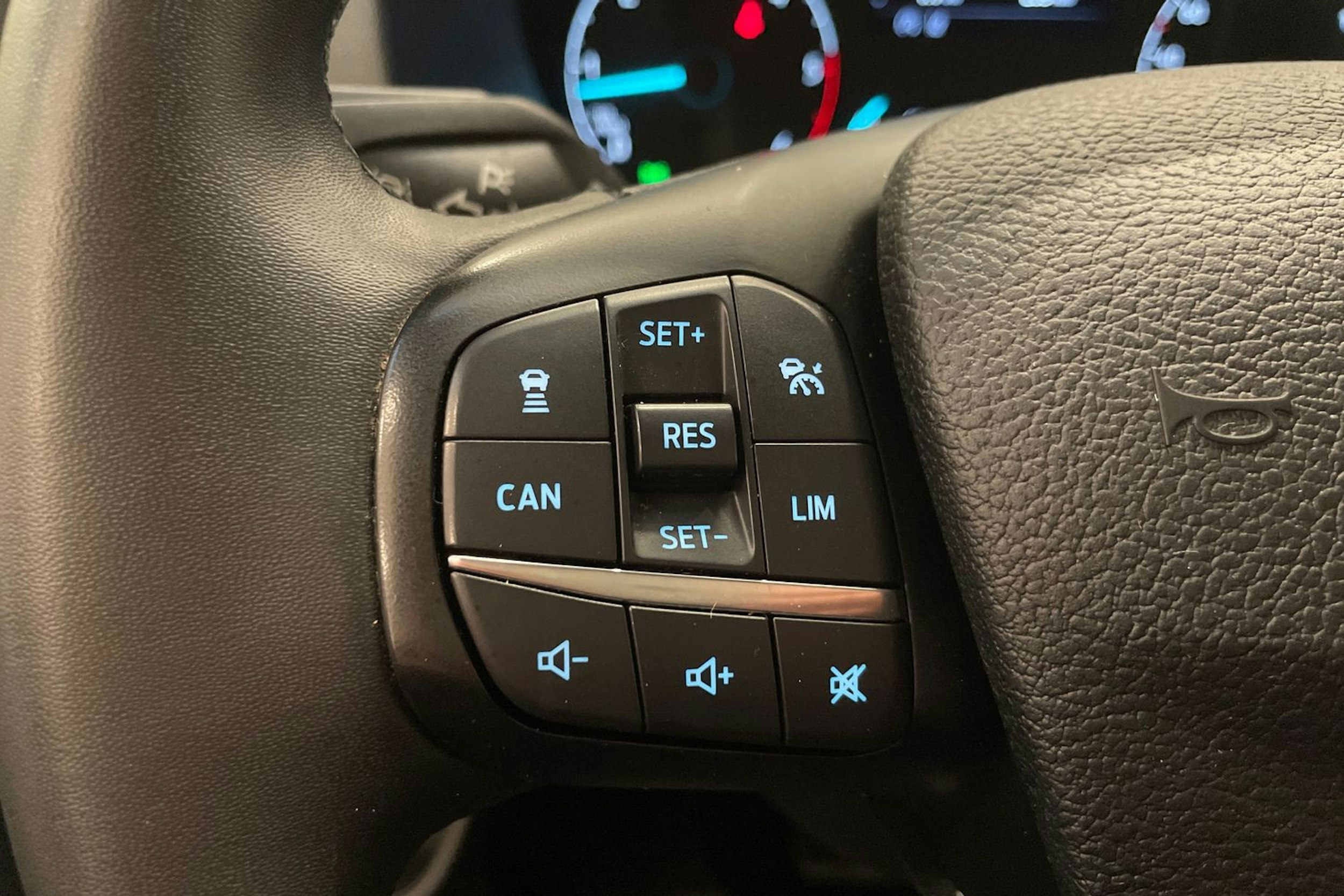 valkoinen Ford Transit Custom 2023 kuva 19.