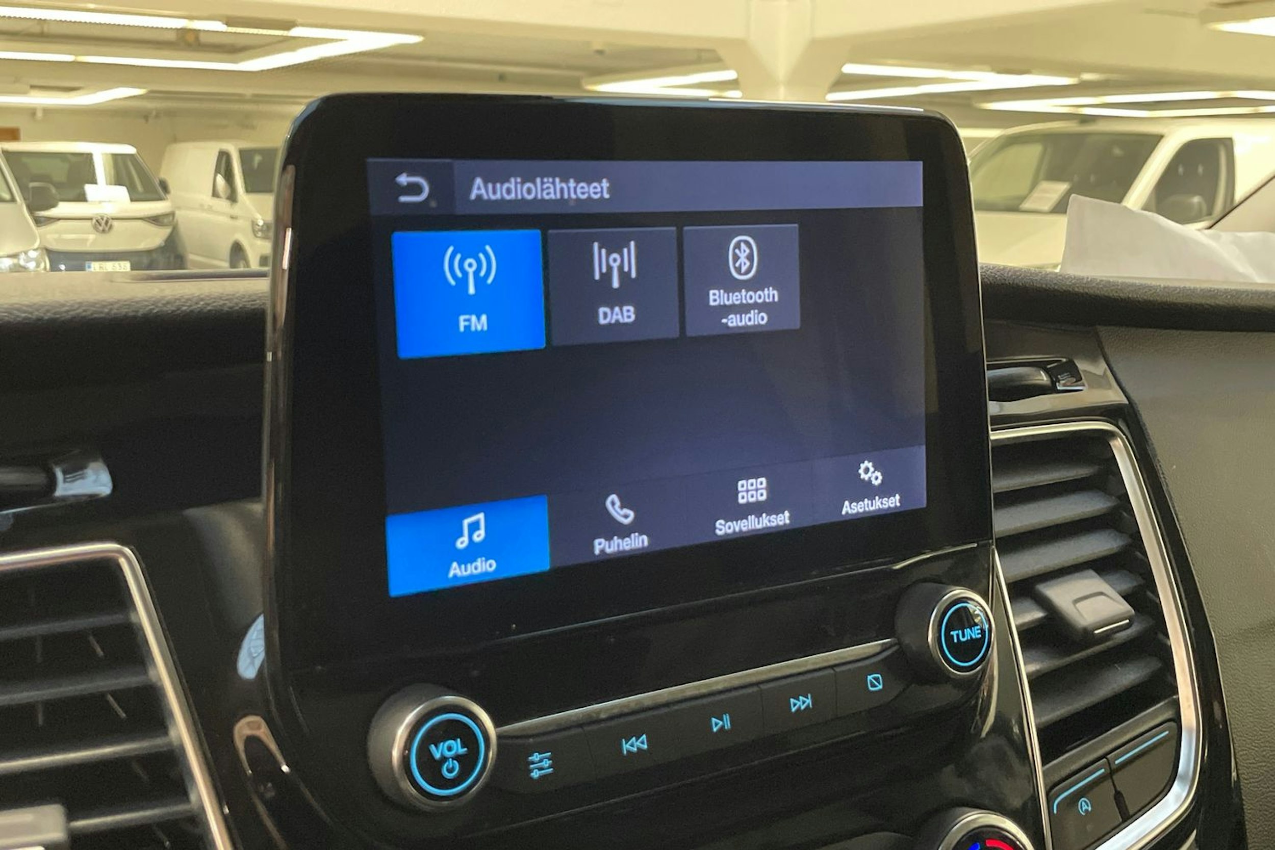 valkoinen Ford Transit Custom 2023 kuva 22.