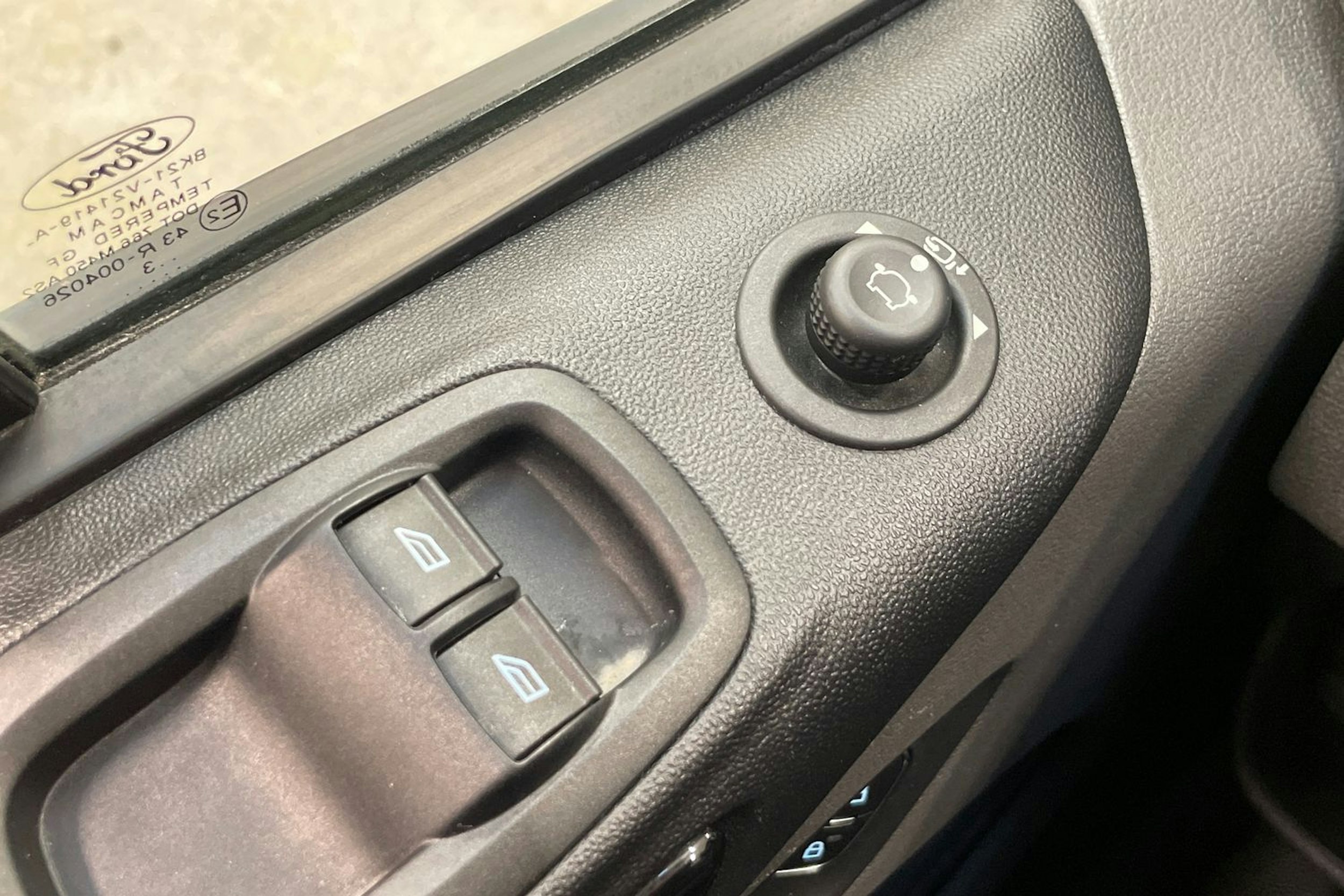 valkoinen Ford Transit Custom 2023 kuva 27.