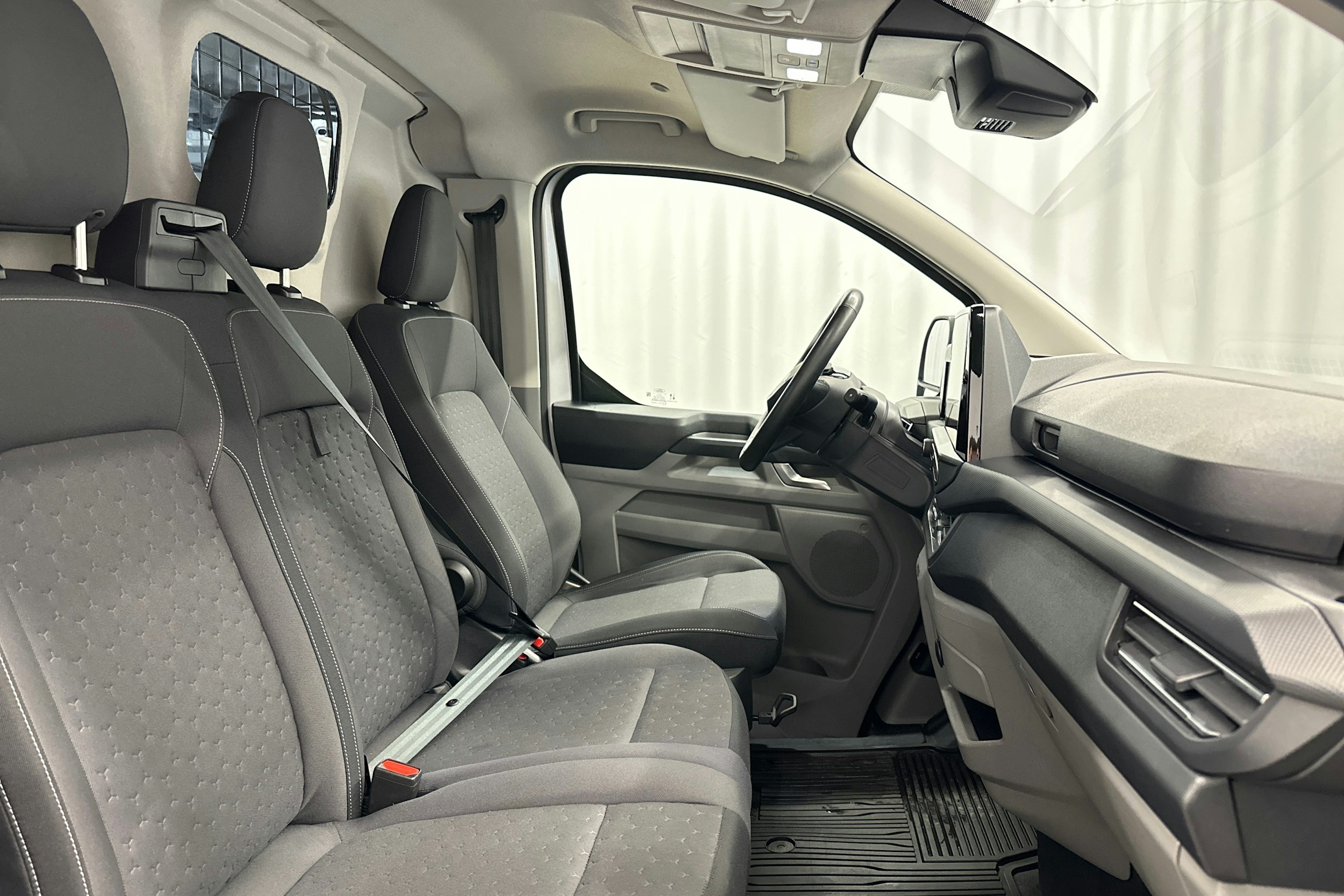 harmaa Ford Transit Custom 2023 kuva 13.