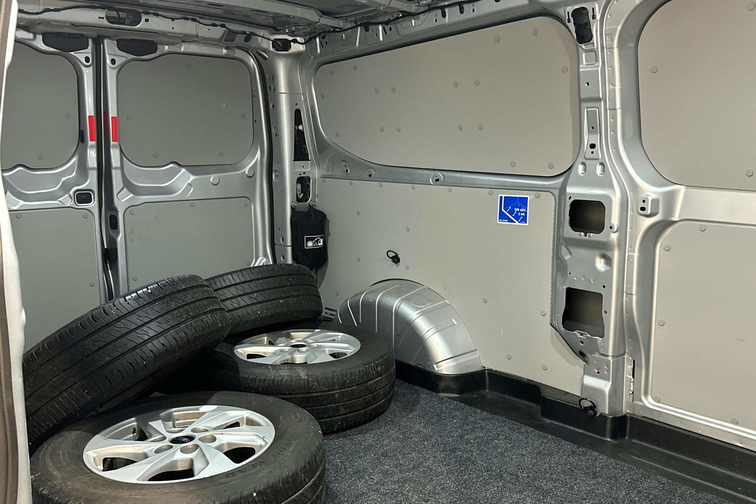 harmaa Ford Transit Custom 2023 kuva 17.