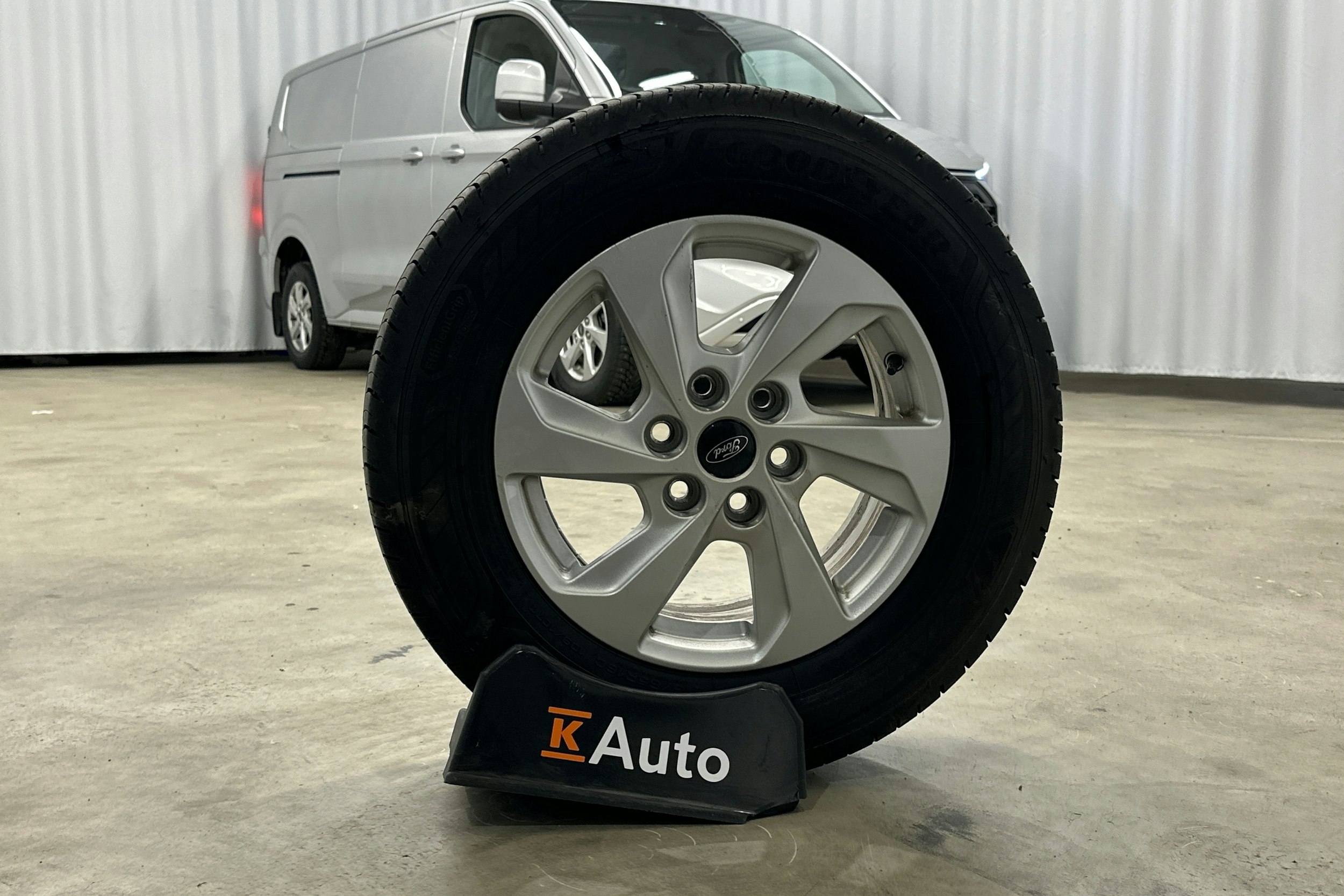 harmaa Ford Transit Custom 2023 kuva 36.