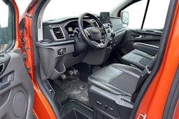 Oranssi Ford Transit Custom 2023 kuva 3.