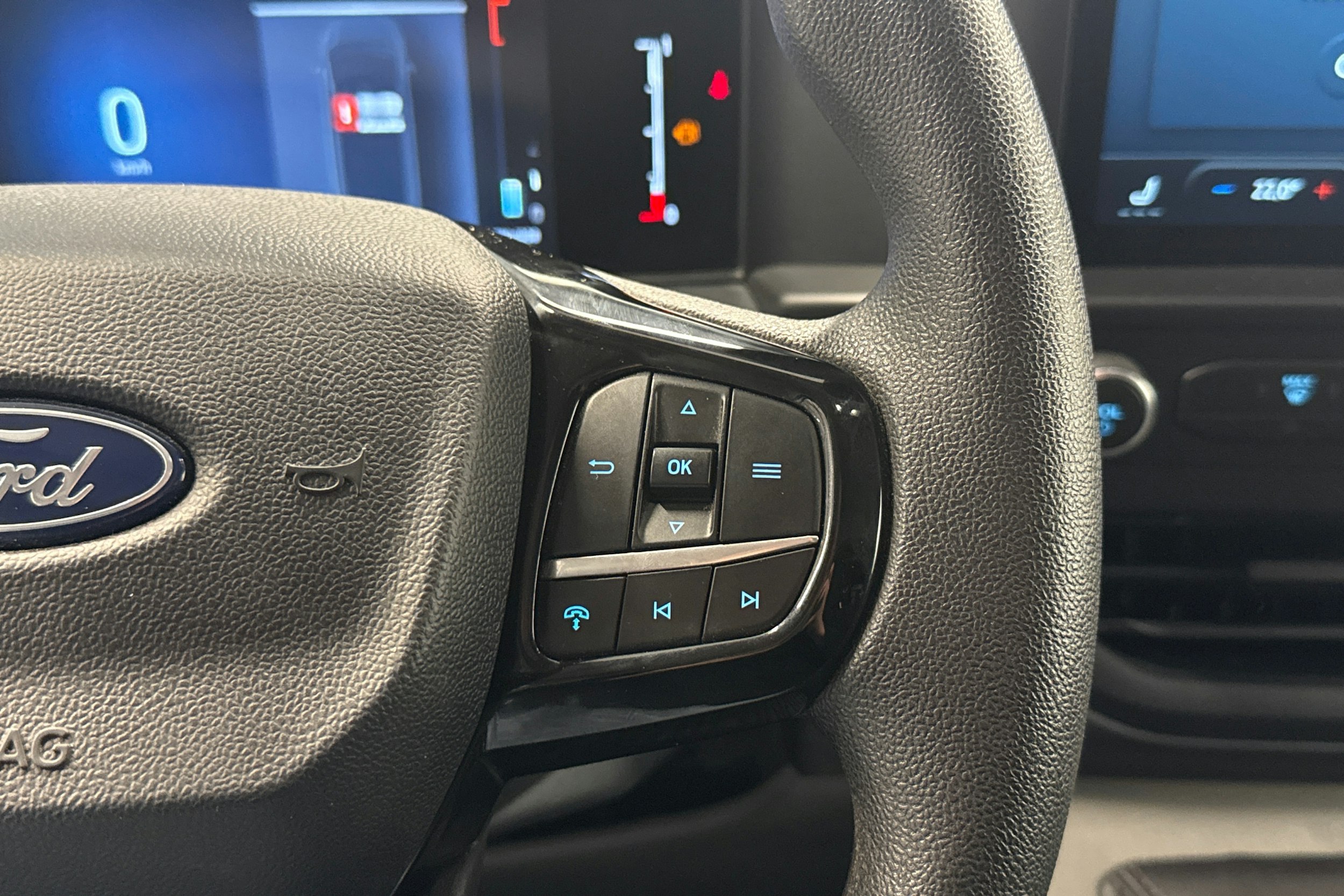 valkoinen Ford Transit Custom 2024 kuva 13.