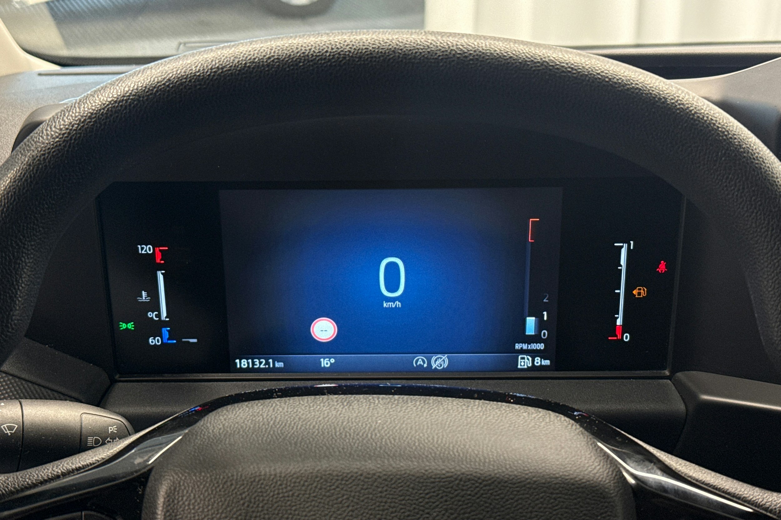 valkoinen Ford Transit Custom 2024 kuva 16.