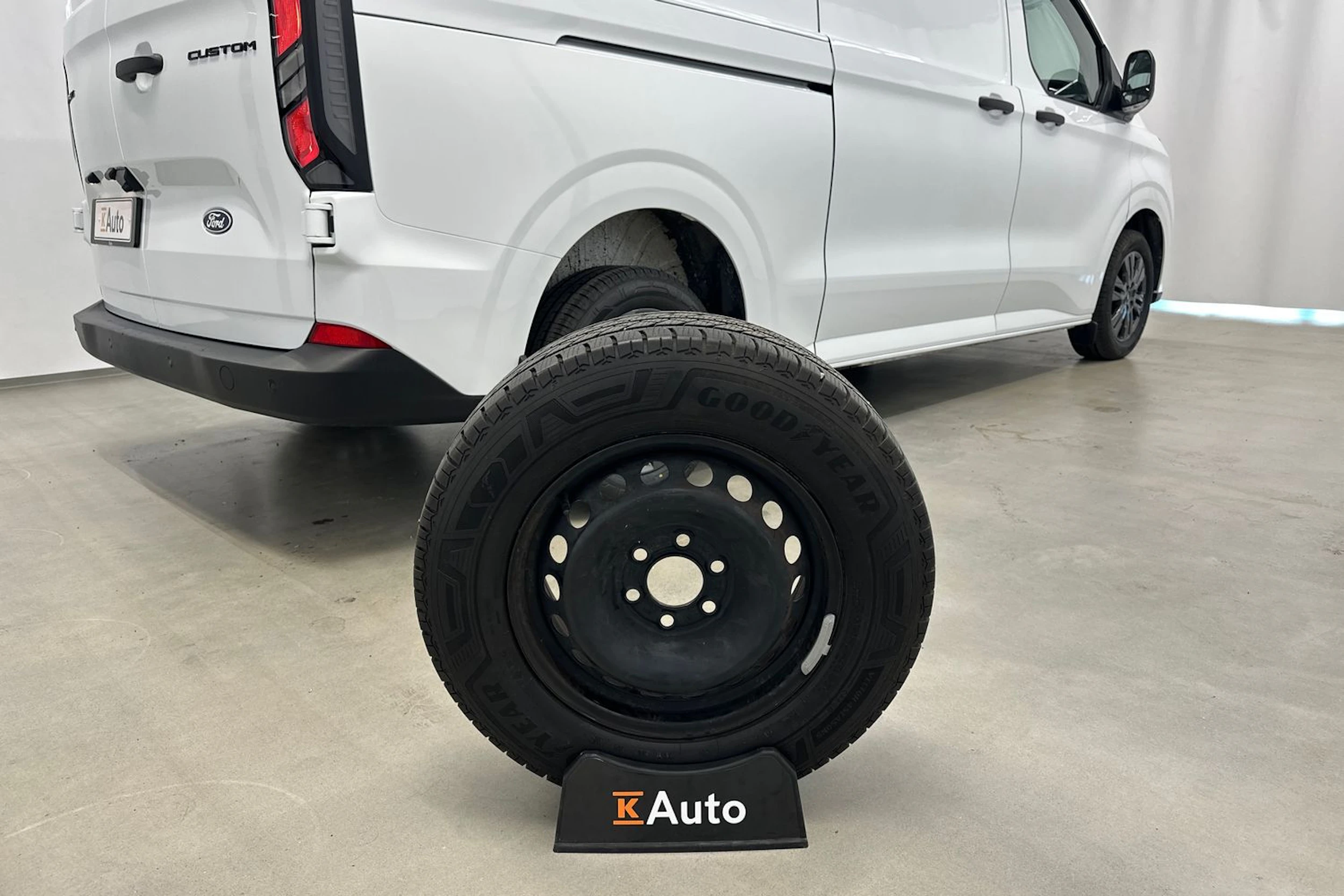 valkoinen Ford Transit Custom 2024 kuva 25.