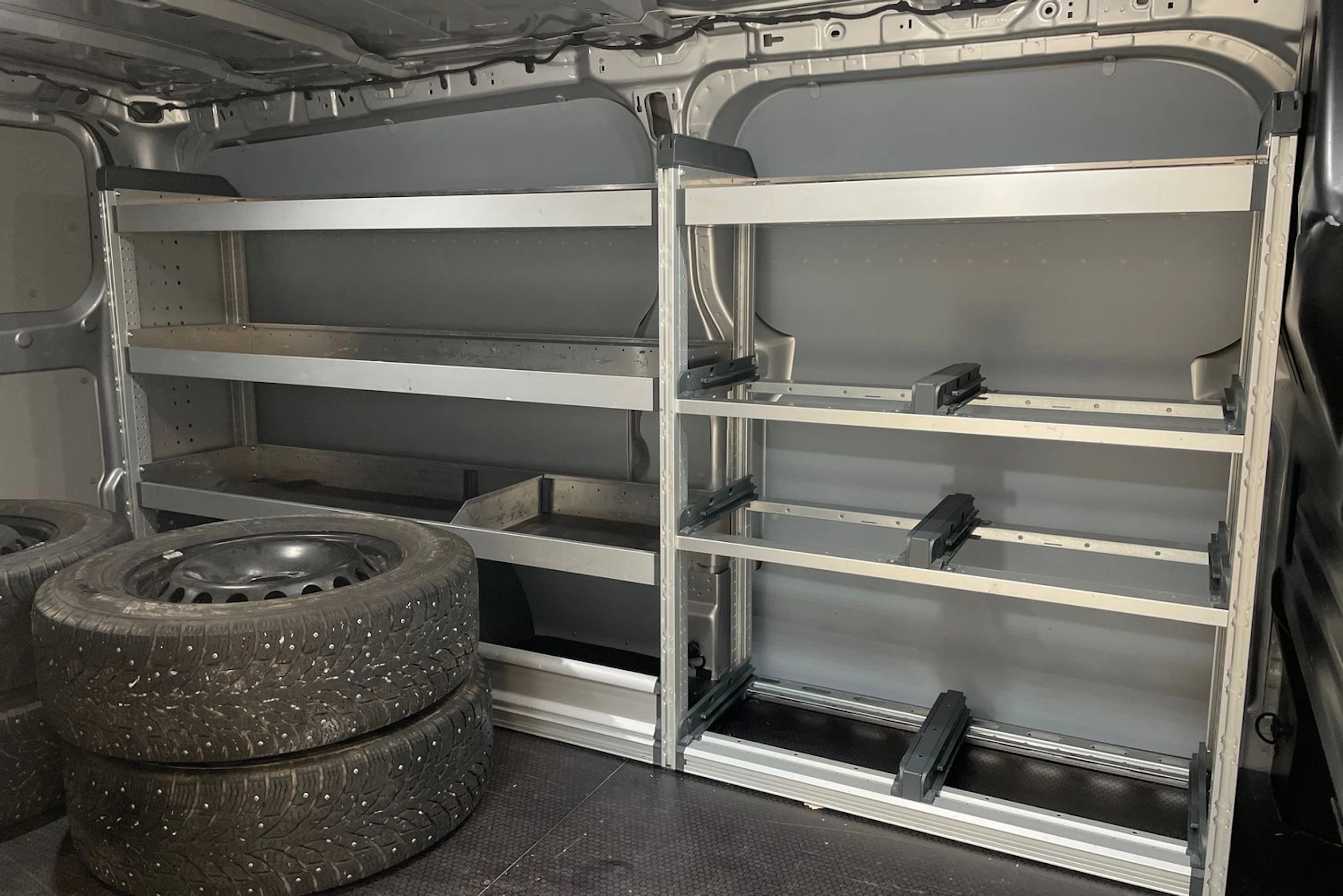 harmaa Ford Transit Custom 2024 kuva 17.