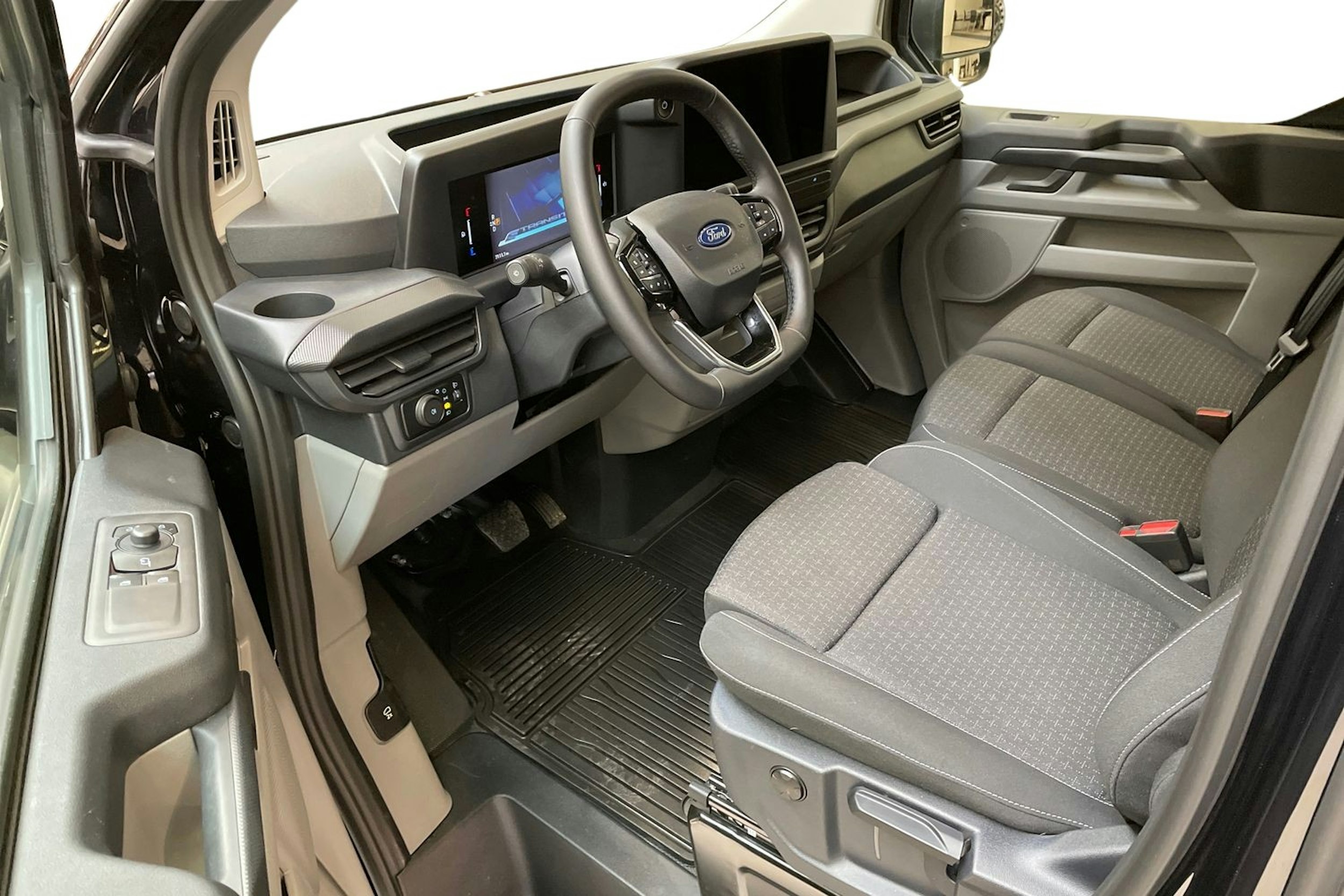musta Ford Transit Custom 2024 kuva 7.