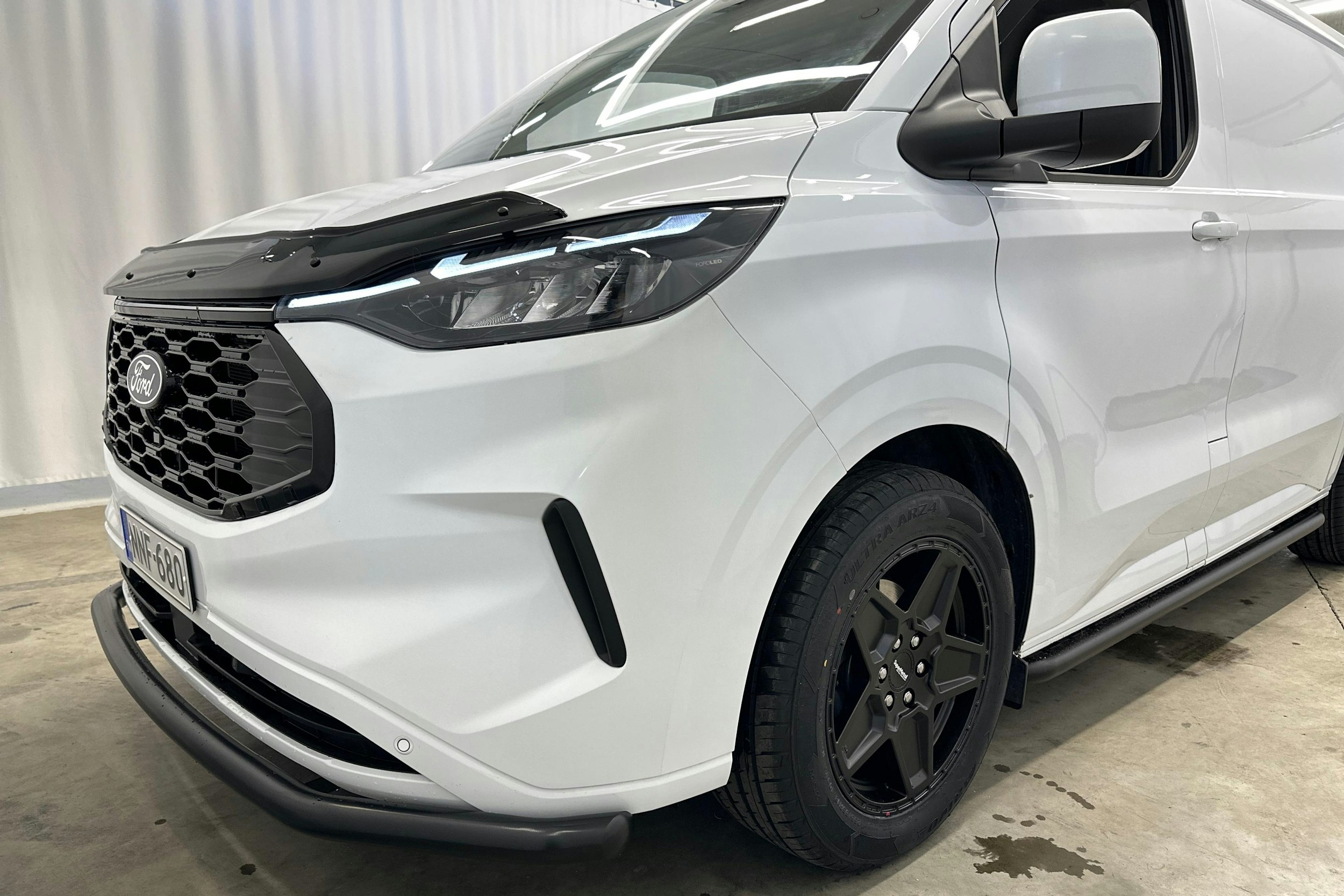 valkoinen Ford Transit Custom 2024 kuva 6.