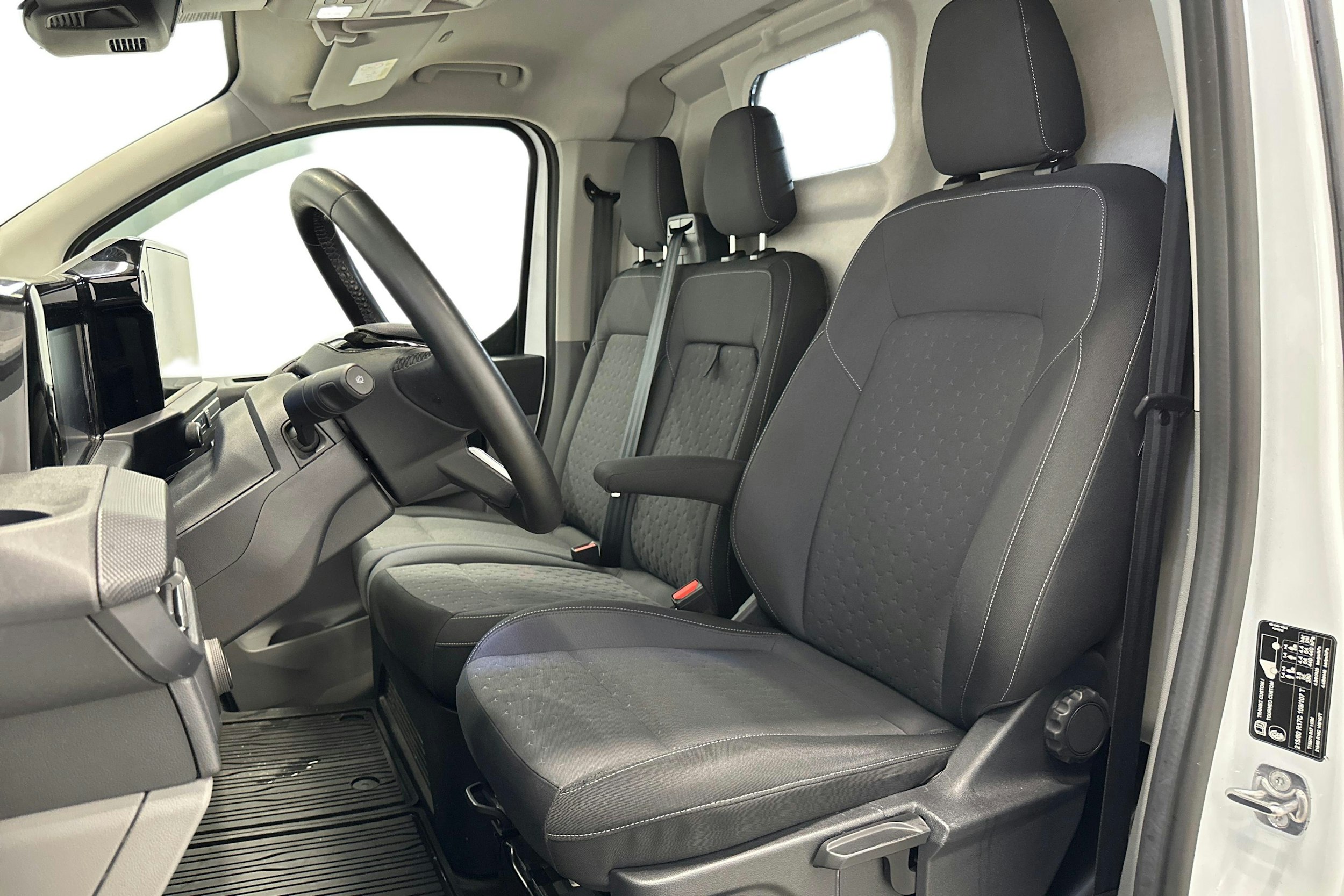 valkoinen Ford Transit Custom 2024 kuva 8.
