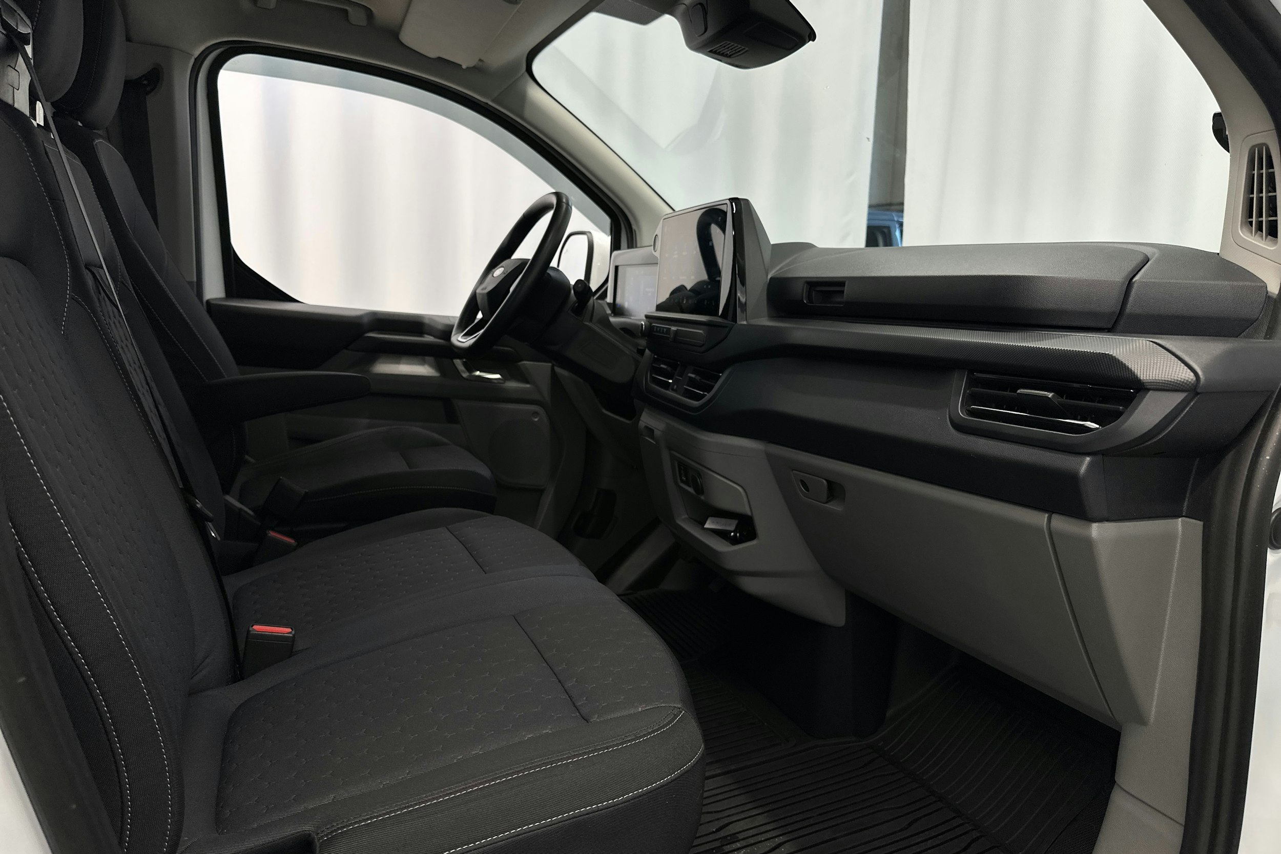 valkoinen Ford Transit Custom 2024 kuva 10.