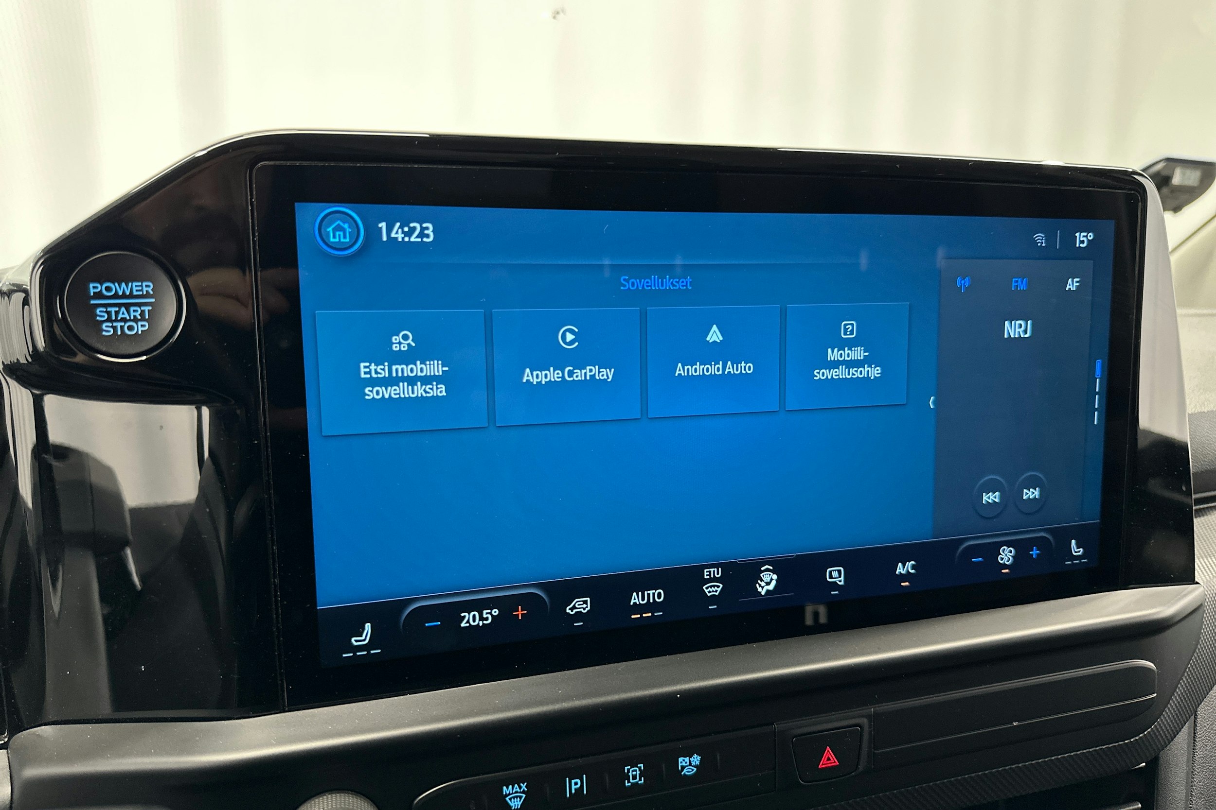 valkoinen Ford Transit Custom 2024 kuva 16.