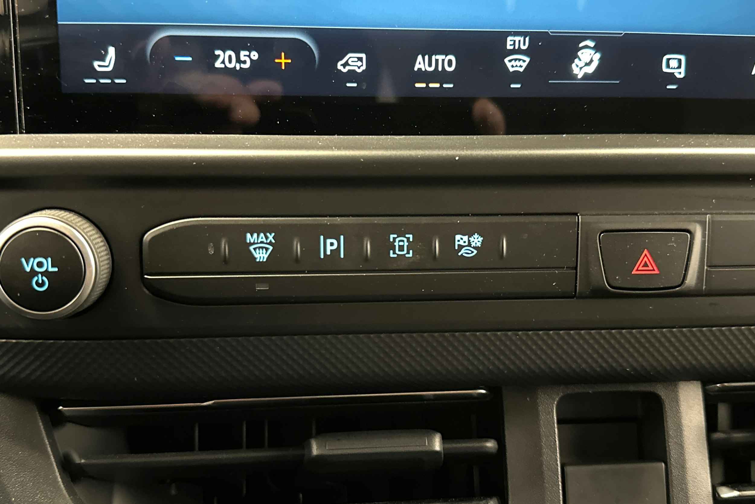 valkoinen Ford Transit Custom 2024 kuva 17.