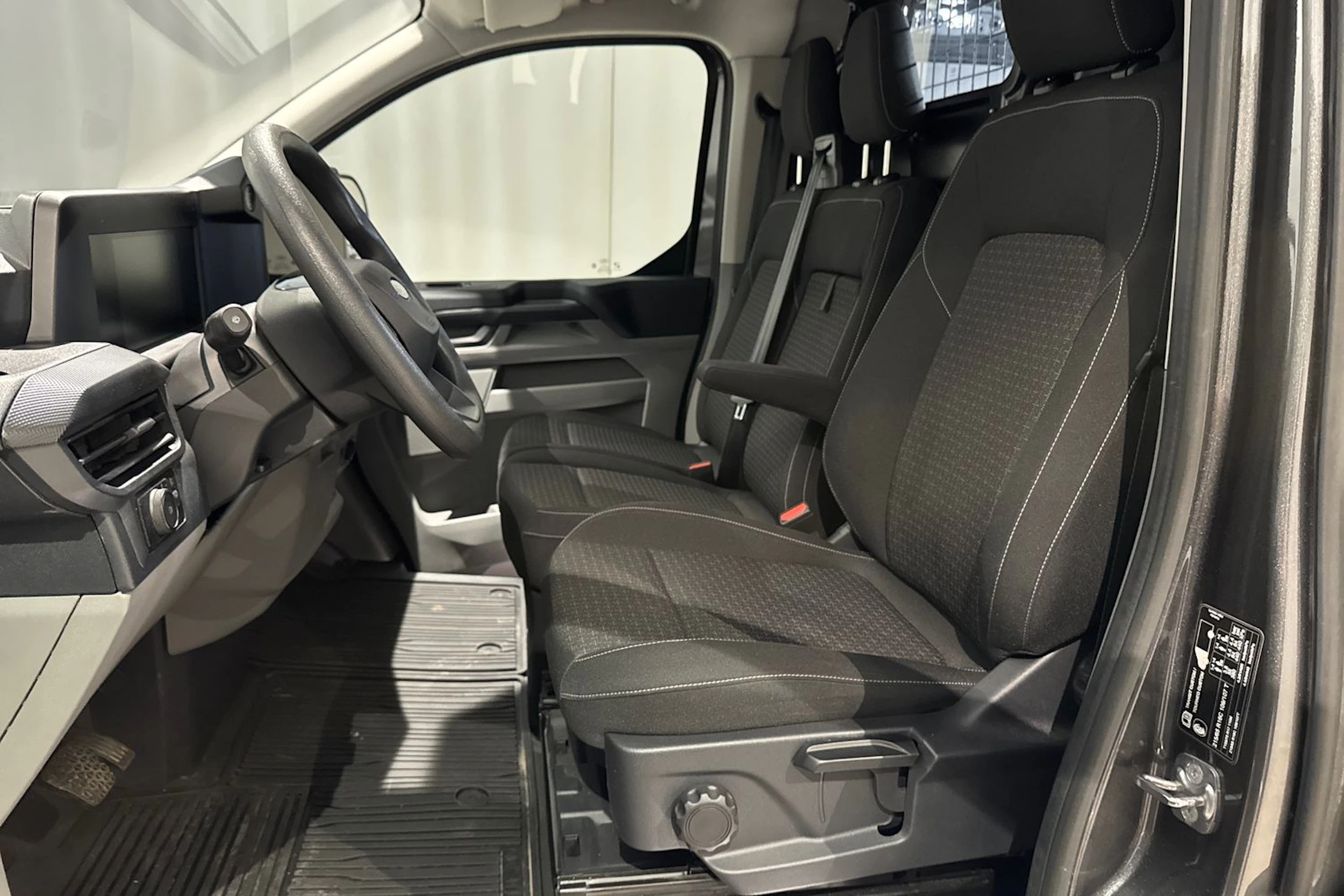 harmaa Ford Transit Custom 2024 kuva 18.