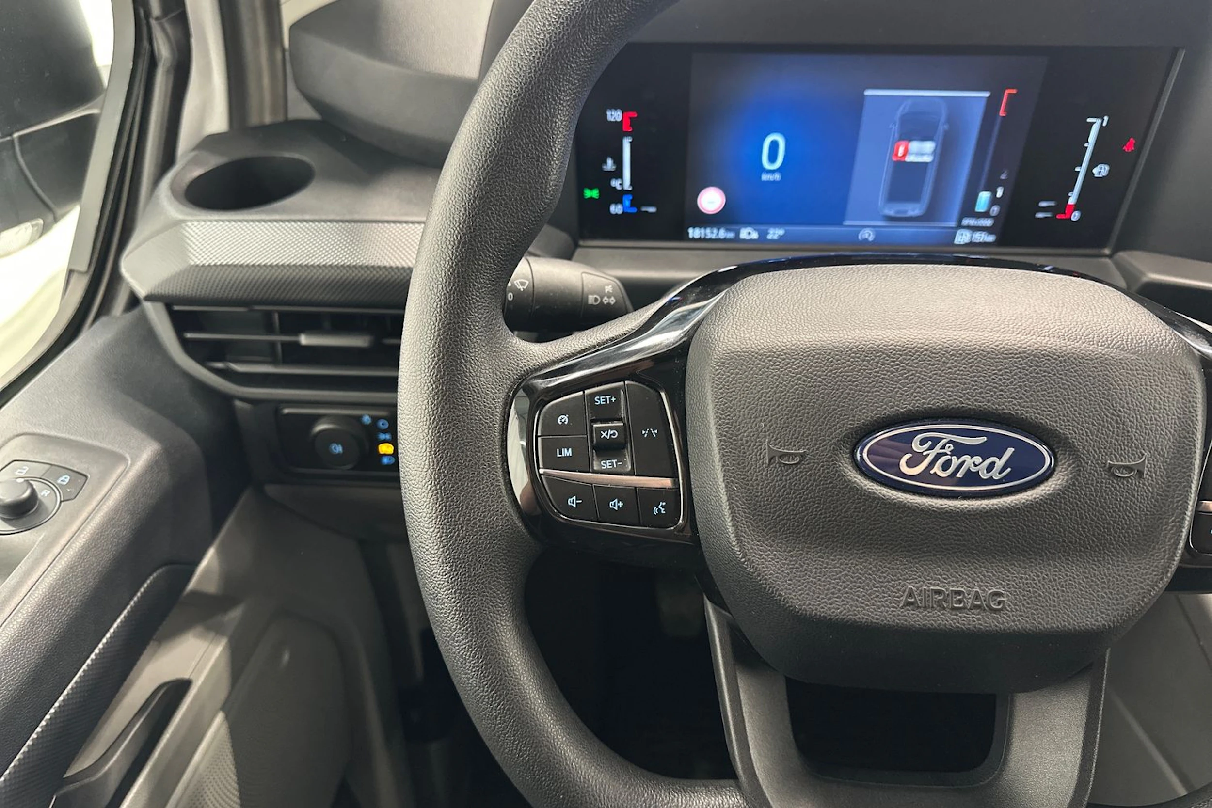 valkoinen Ford Transit Custom 2024 kuva 11.