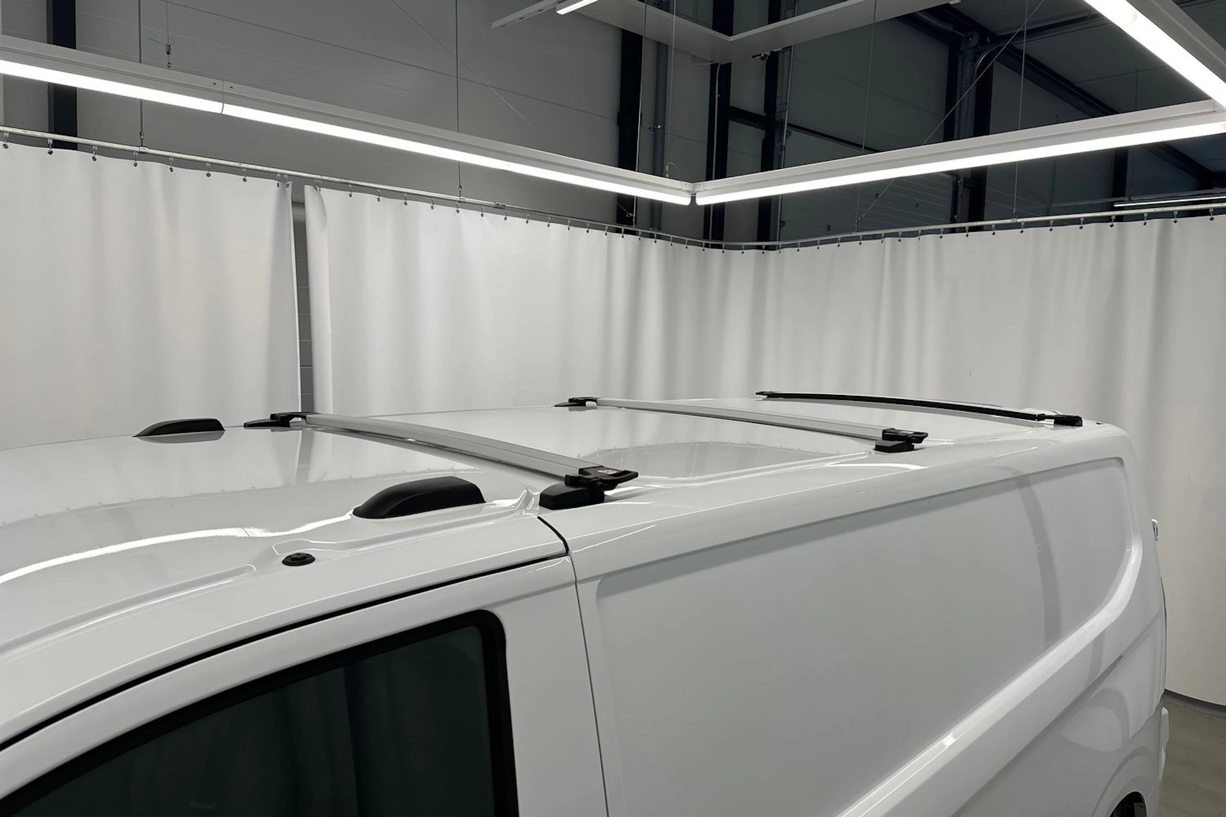 valkoinen Ford Transit Custom 2024 kuva 30.
