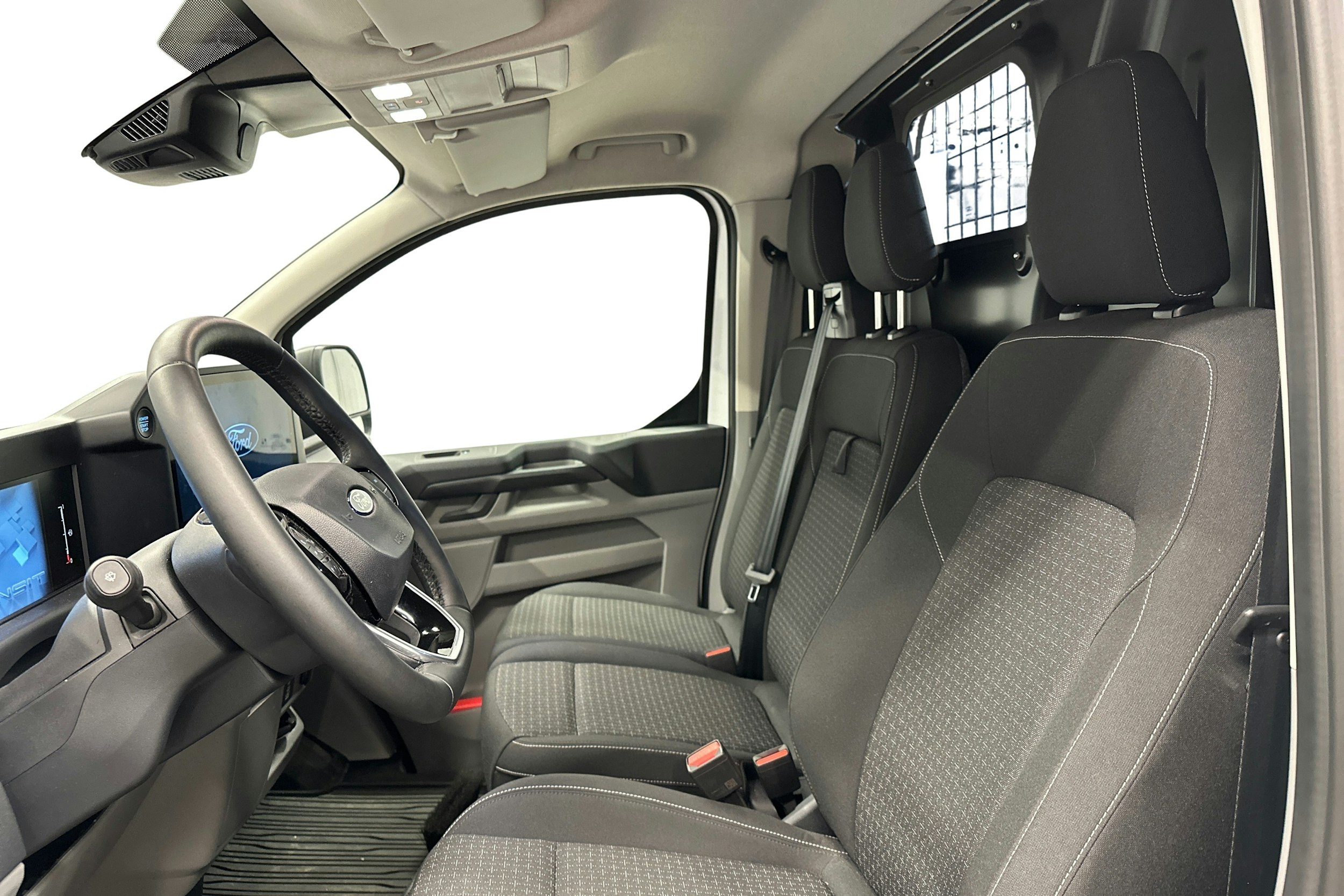 valkoinen Ford Transit Custom 2025 kuva 8.