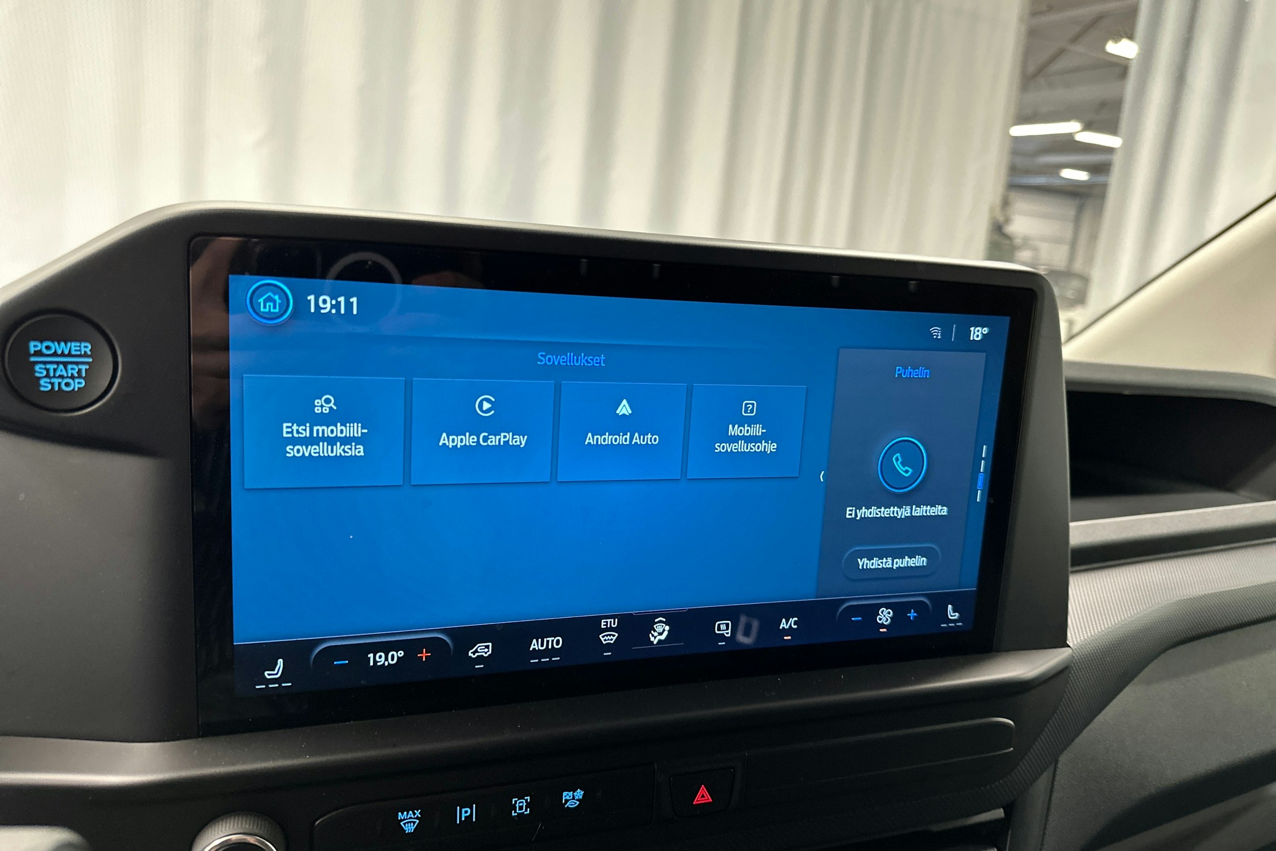 valkoinen Ford Transit Custom 2025 kuva 16.