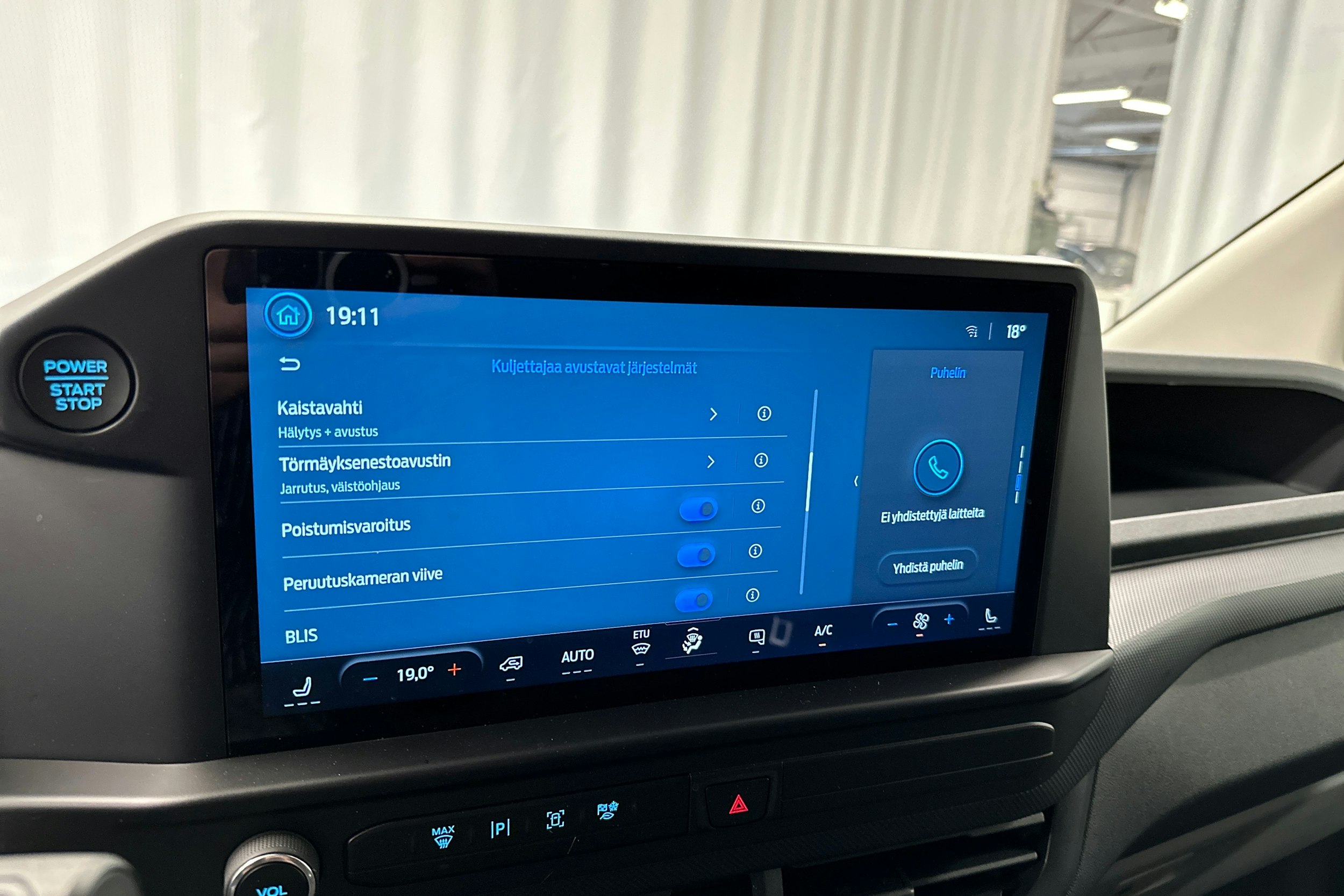 valkoinen Ford Transit Custom 2025 kuva 18.