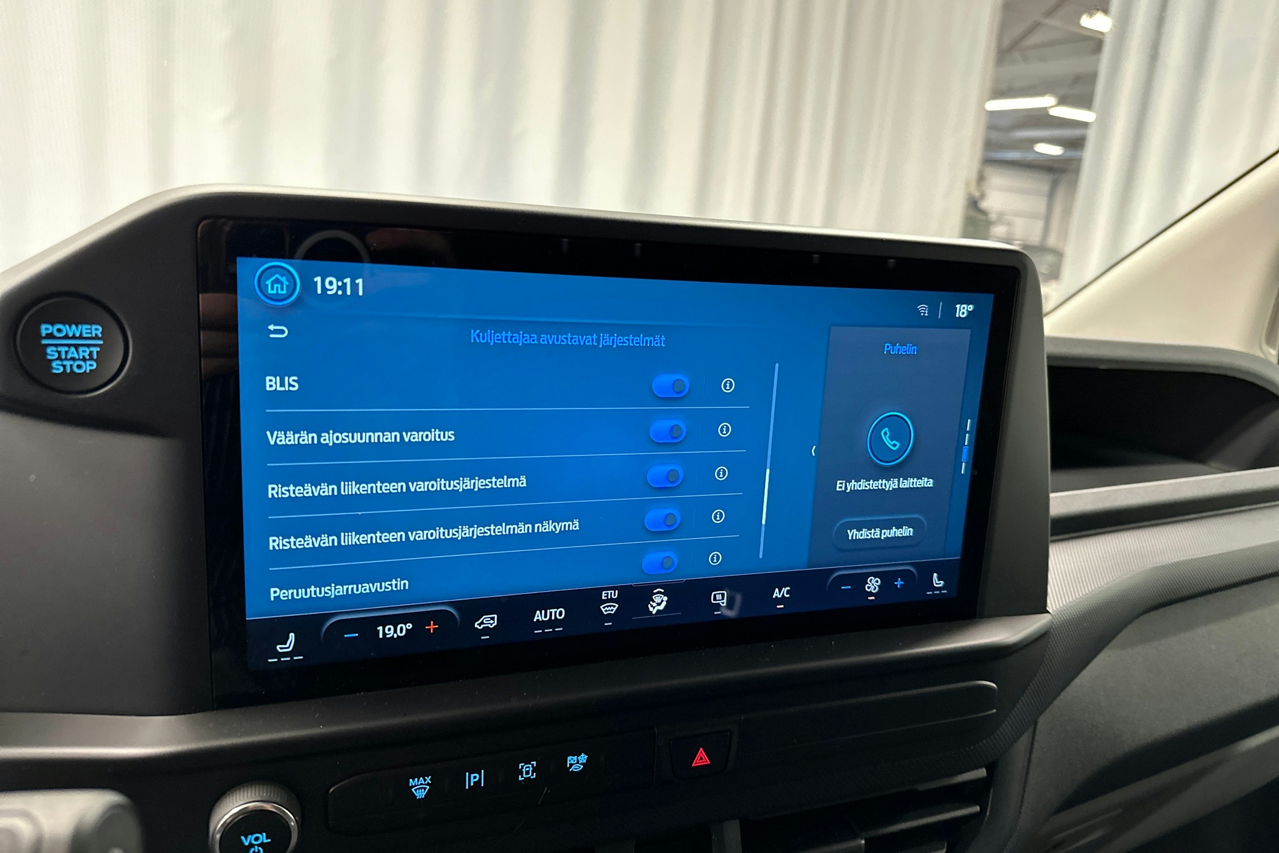 valkoinen Ford Transit Custom 2025 kuva 19.