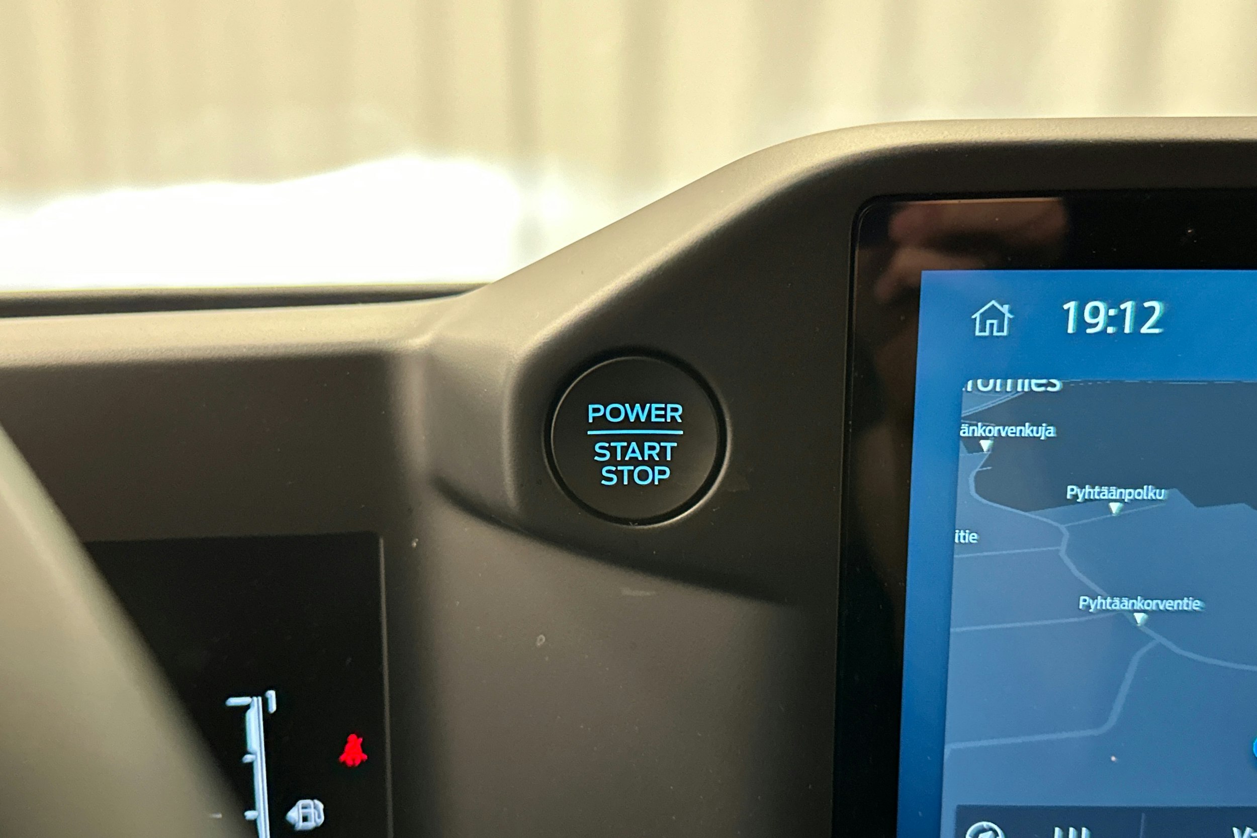 valkoinen Ford Transit Custom 2025 kuva 23.