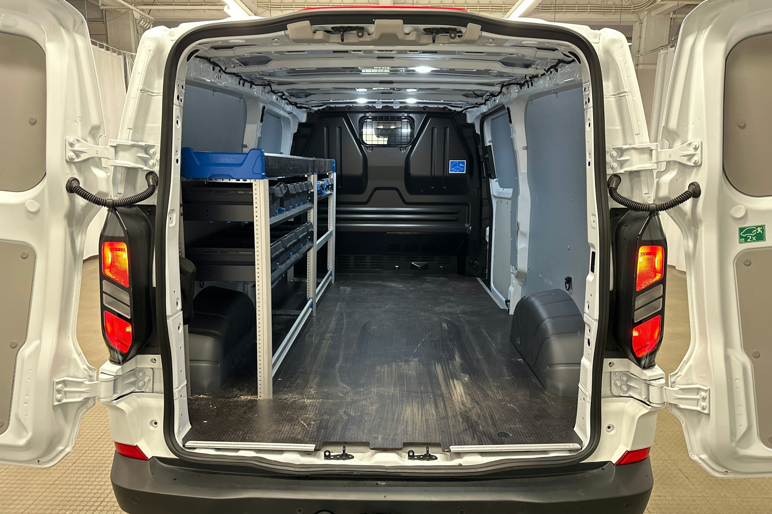 valkoinen Ford Transit Custom 2025 kuva 24.
