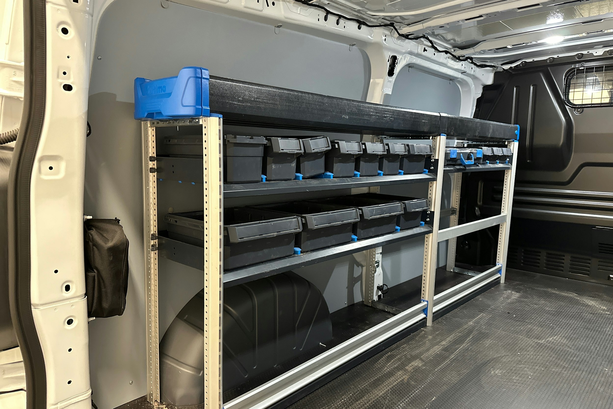 valkoinen Ford Transit Custom 2025 kuva 25.
