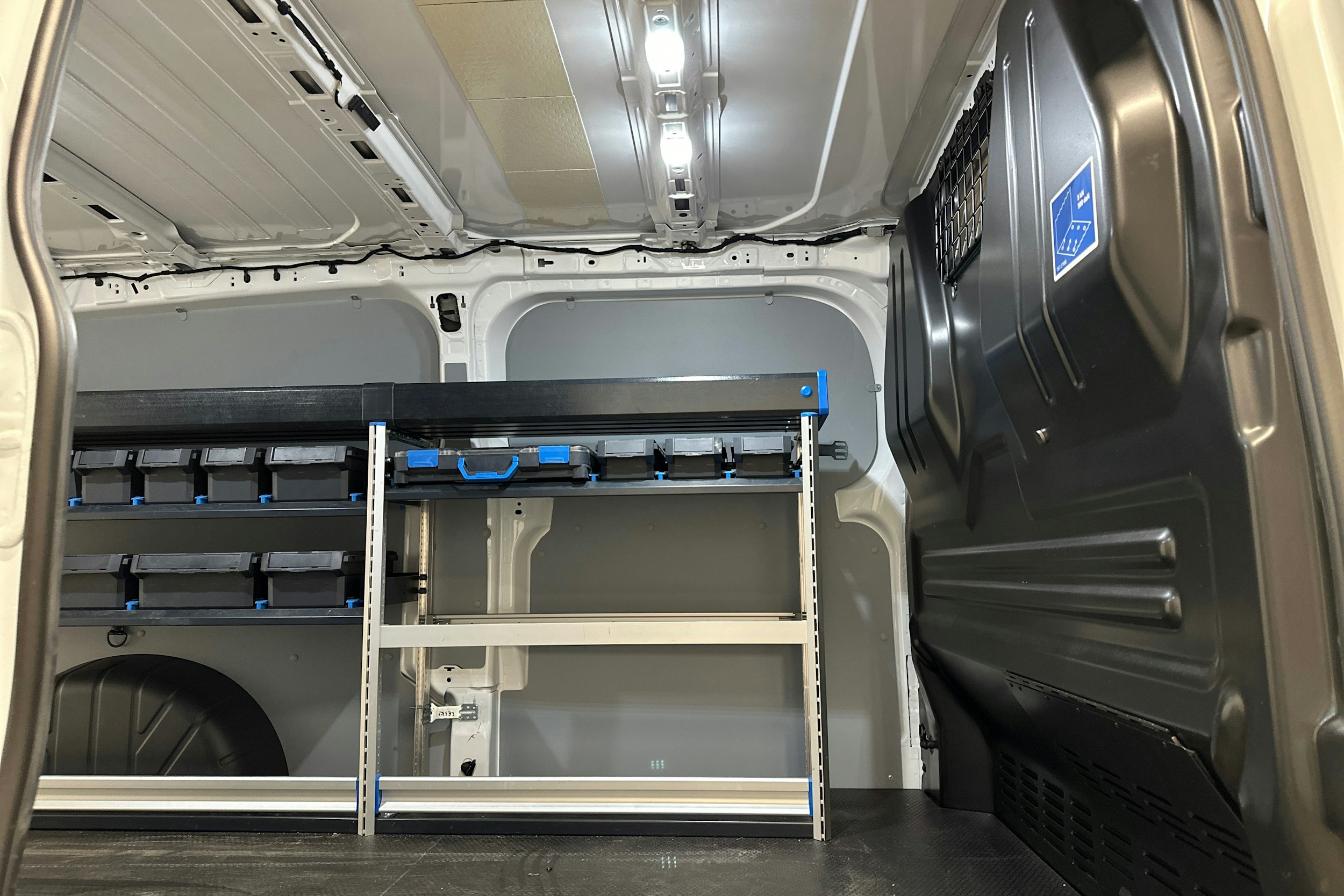 valkoinen Ford Transit Custom 2025 kuva 26.