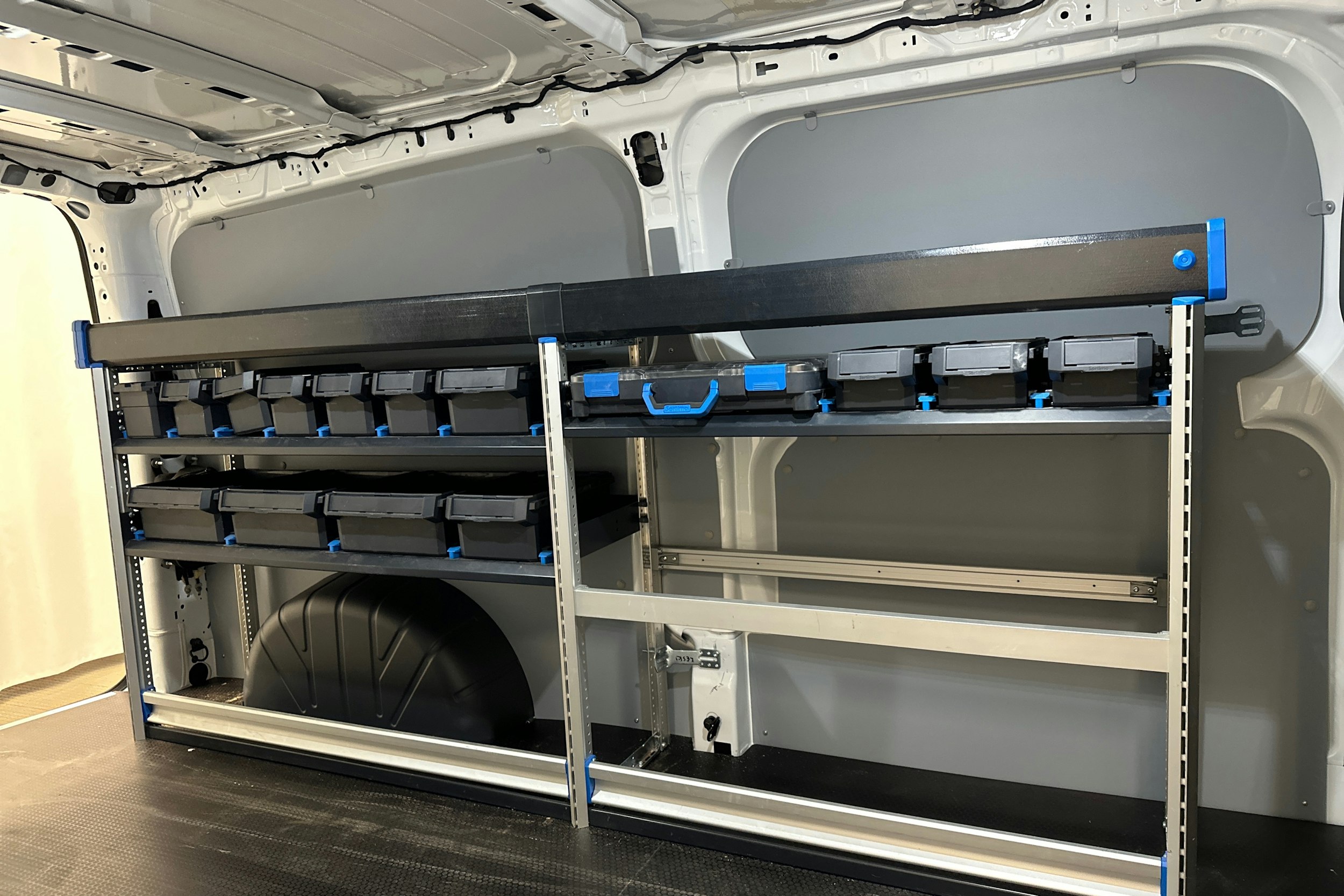 valkoinen Ford Transit Custom 2025 kuva 27.