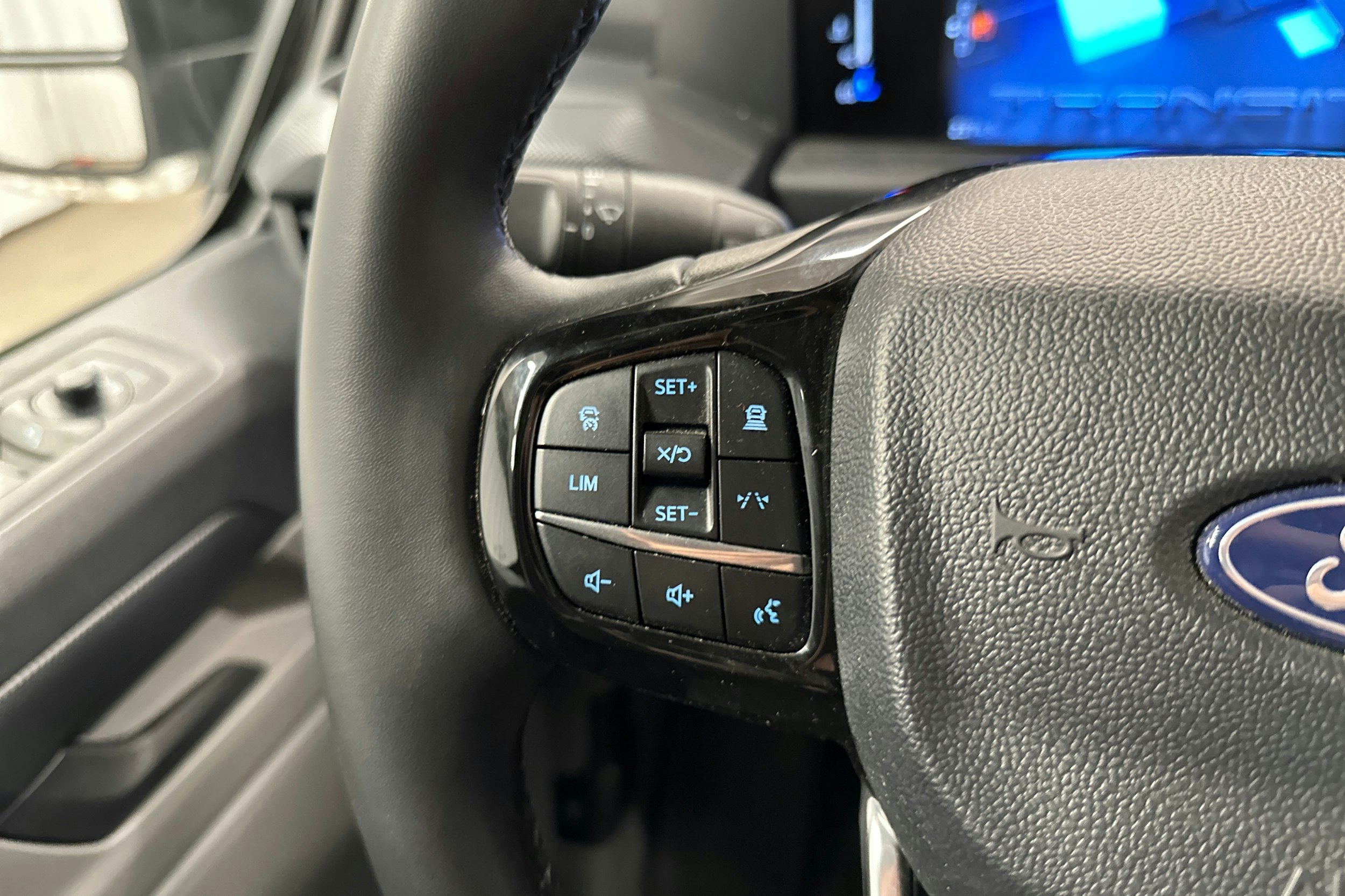 valkoinen Ford Transit Custom 2025 kuva 11.