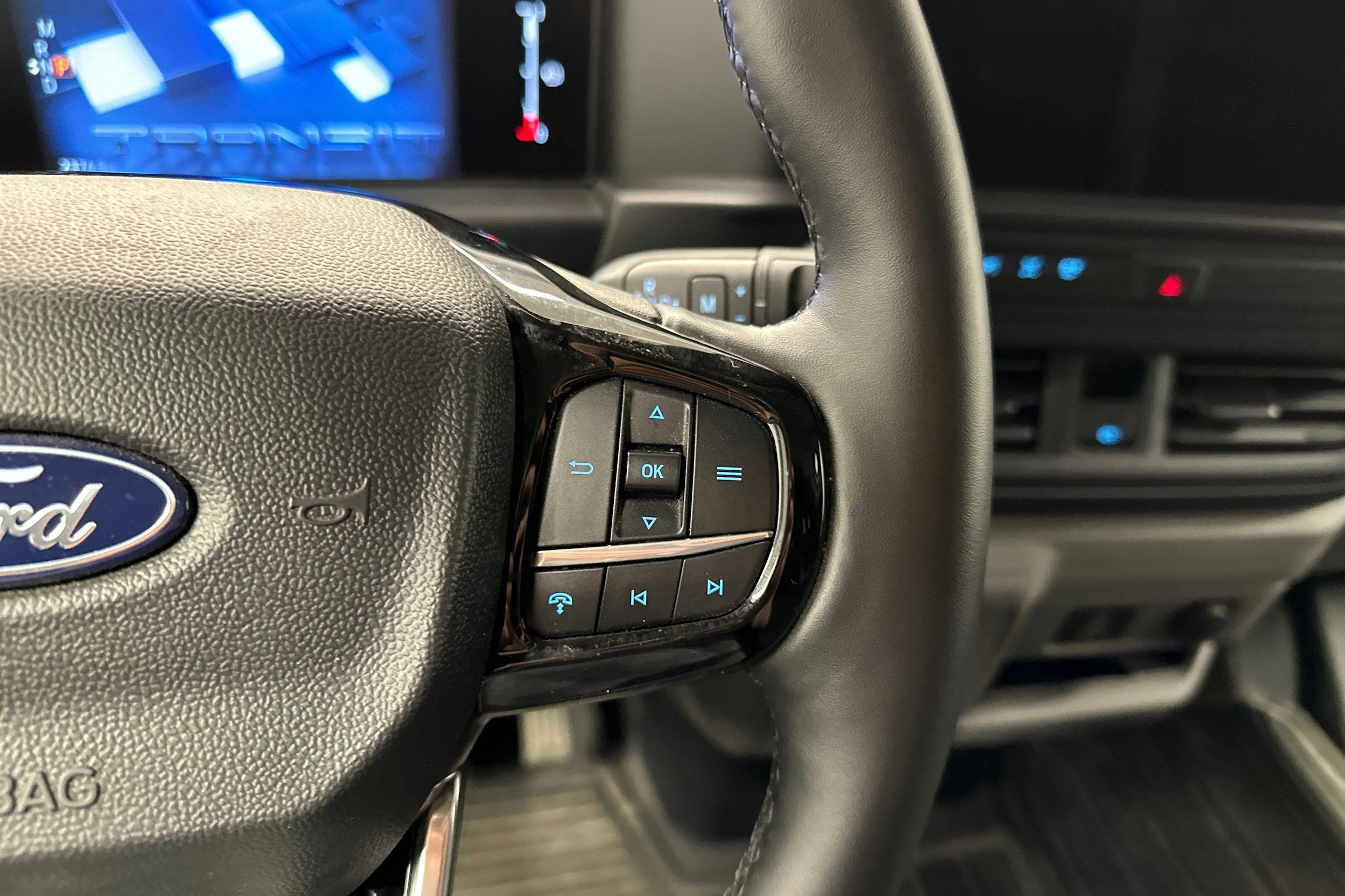 valkoinen Ford Transit Custom 2025 kuva 12.