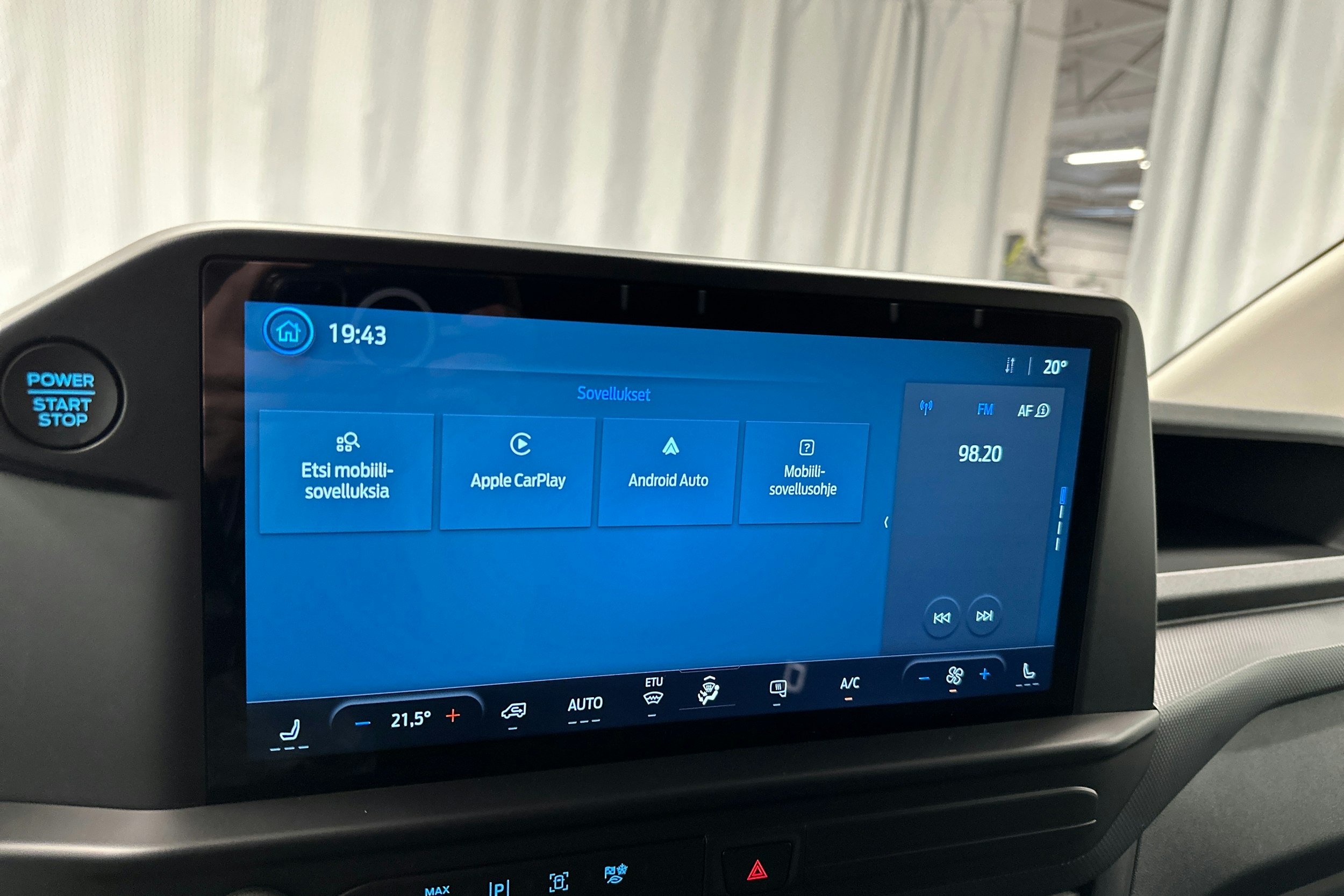 valkoinen Ford Transit Custom 2025 kuva 17.