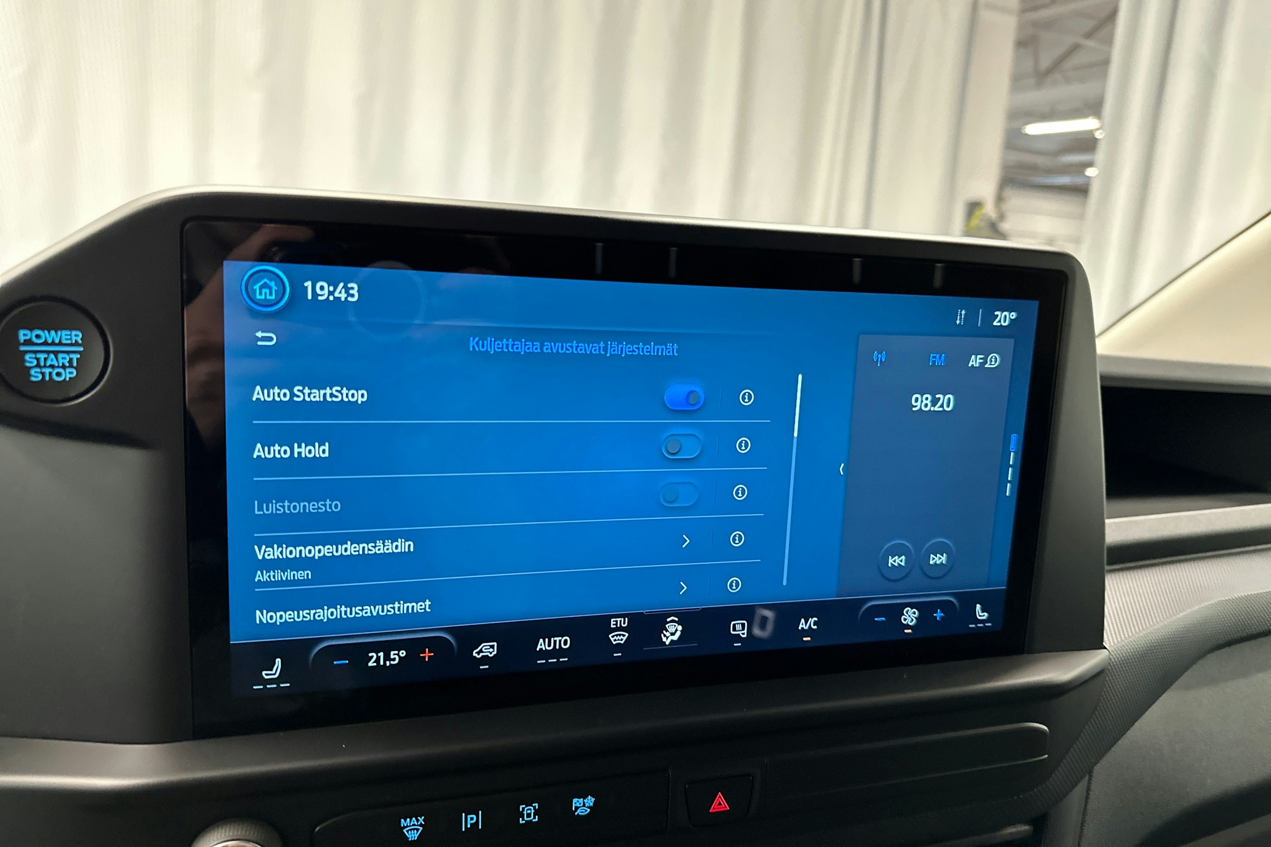 valkoinen Ford Transit Custom 2025 kuva 18.