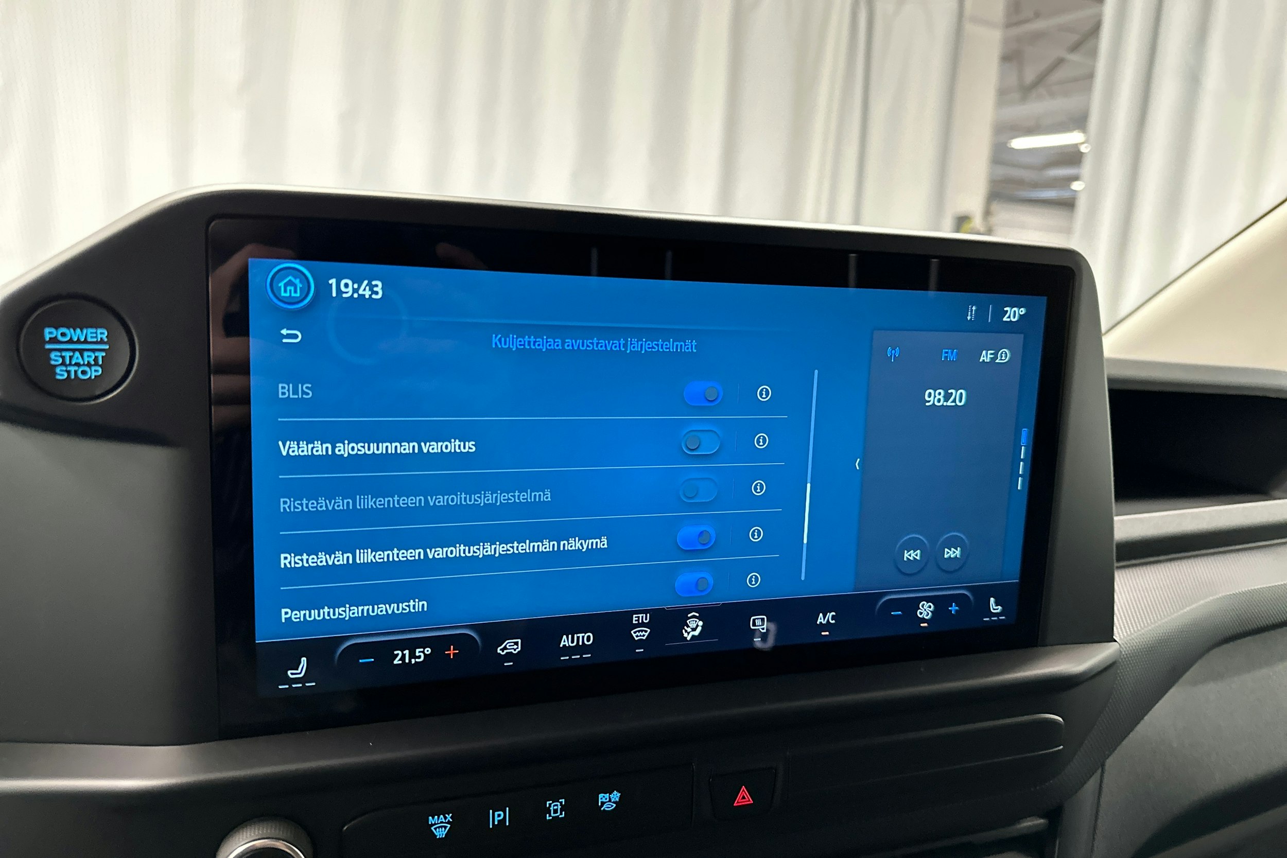 valkoinen Ford Transit Custom 2025 kuva 20.