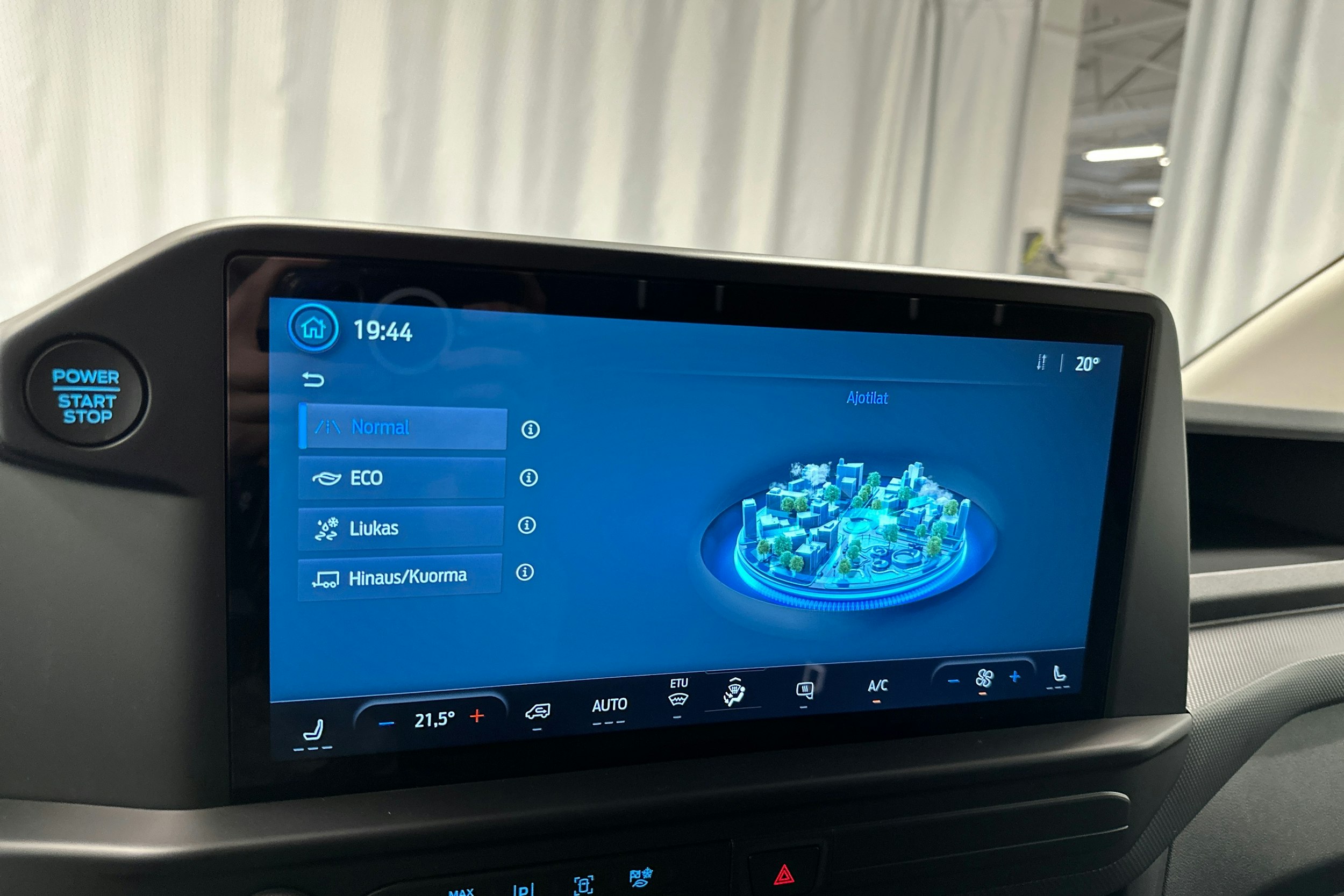valkoinen Ford Transit Custom 2025 kuva 21.