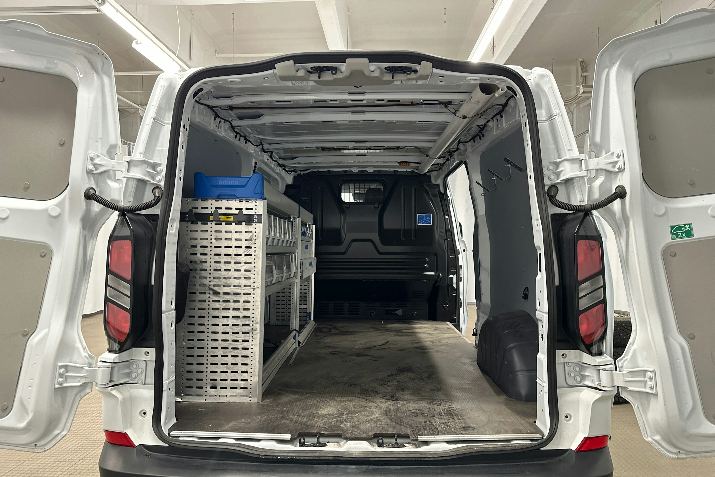 valkoinen Ford Transit Custom 2025 kuva 25.