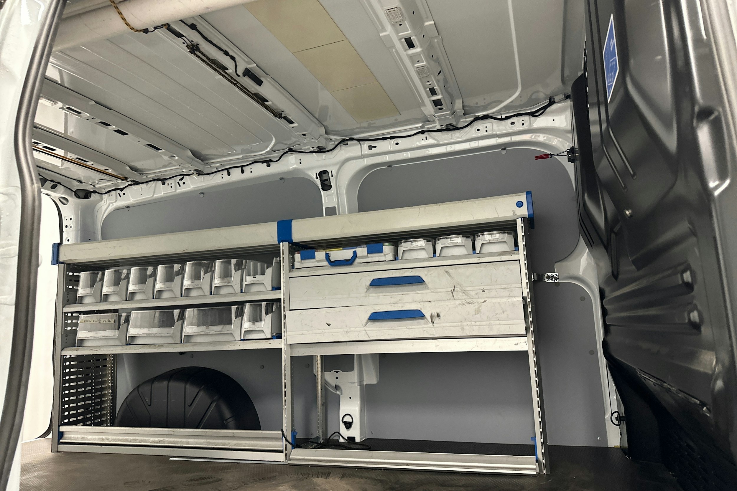 valkoinen Ford Transit Custom 2025 kuva 27.