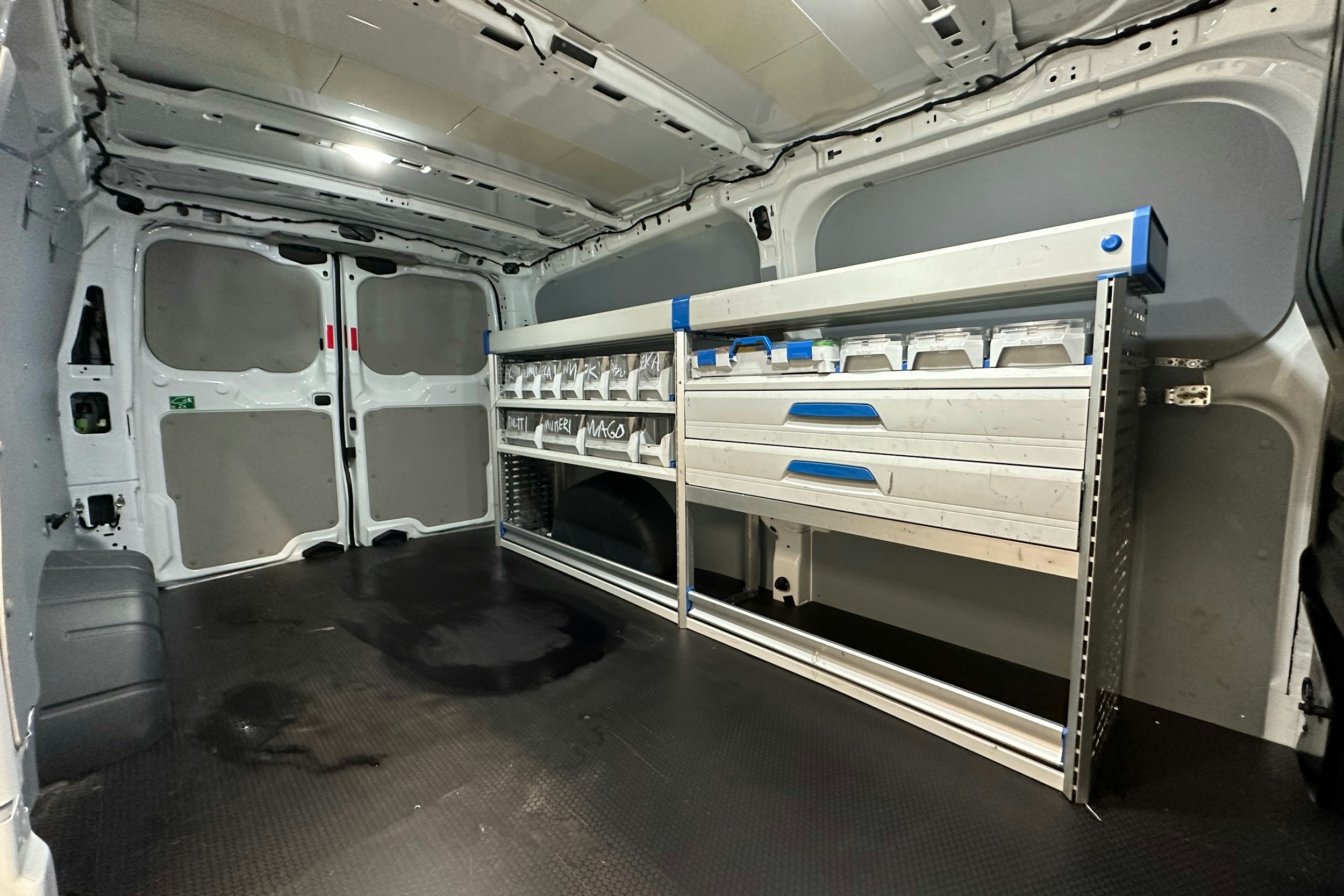 valkoinen Ford Transit Custom 2025 kuva 11.
