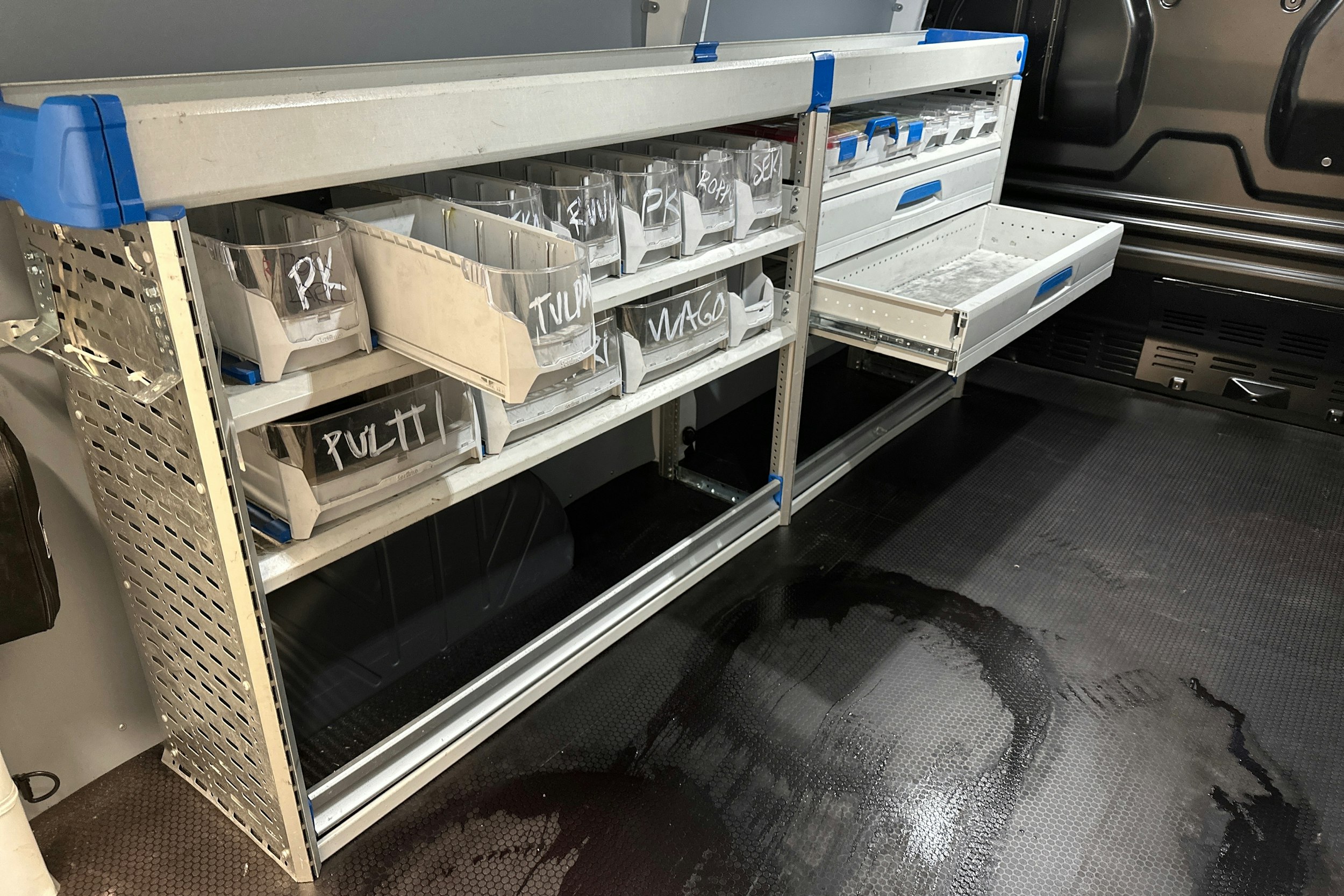 valkoinen Ford Transit Custom 2025 kuva 12.